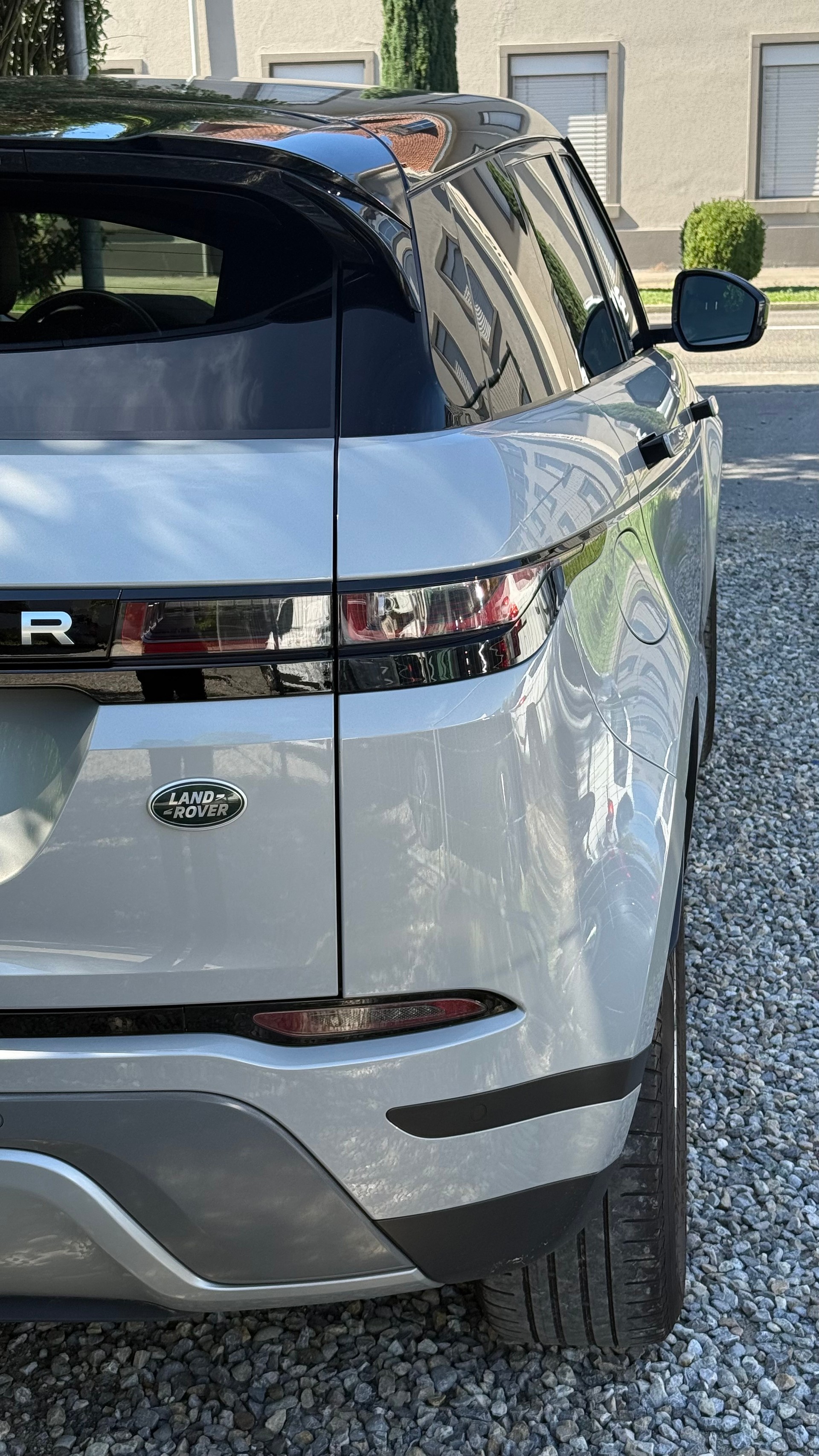 LAND ROVER Range Rover Evoque R-Dynamic D 180 SE AT9-image-4
