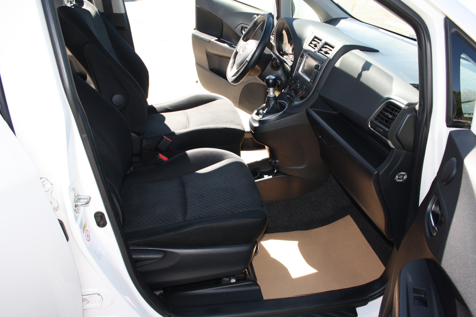 TOYOTA Verso-S 1.33 Linea Luna-image-11