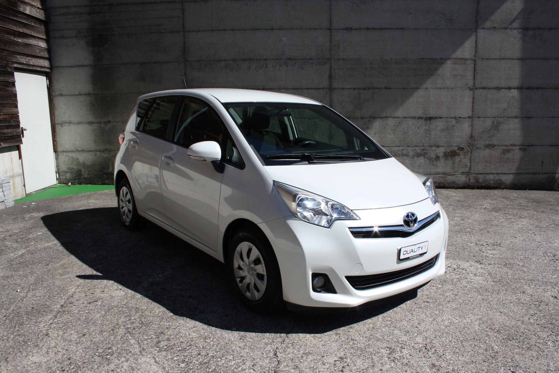 TOYOTA Verso-S 1.33 Linea Luna-image-0
