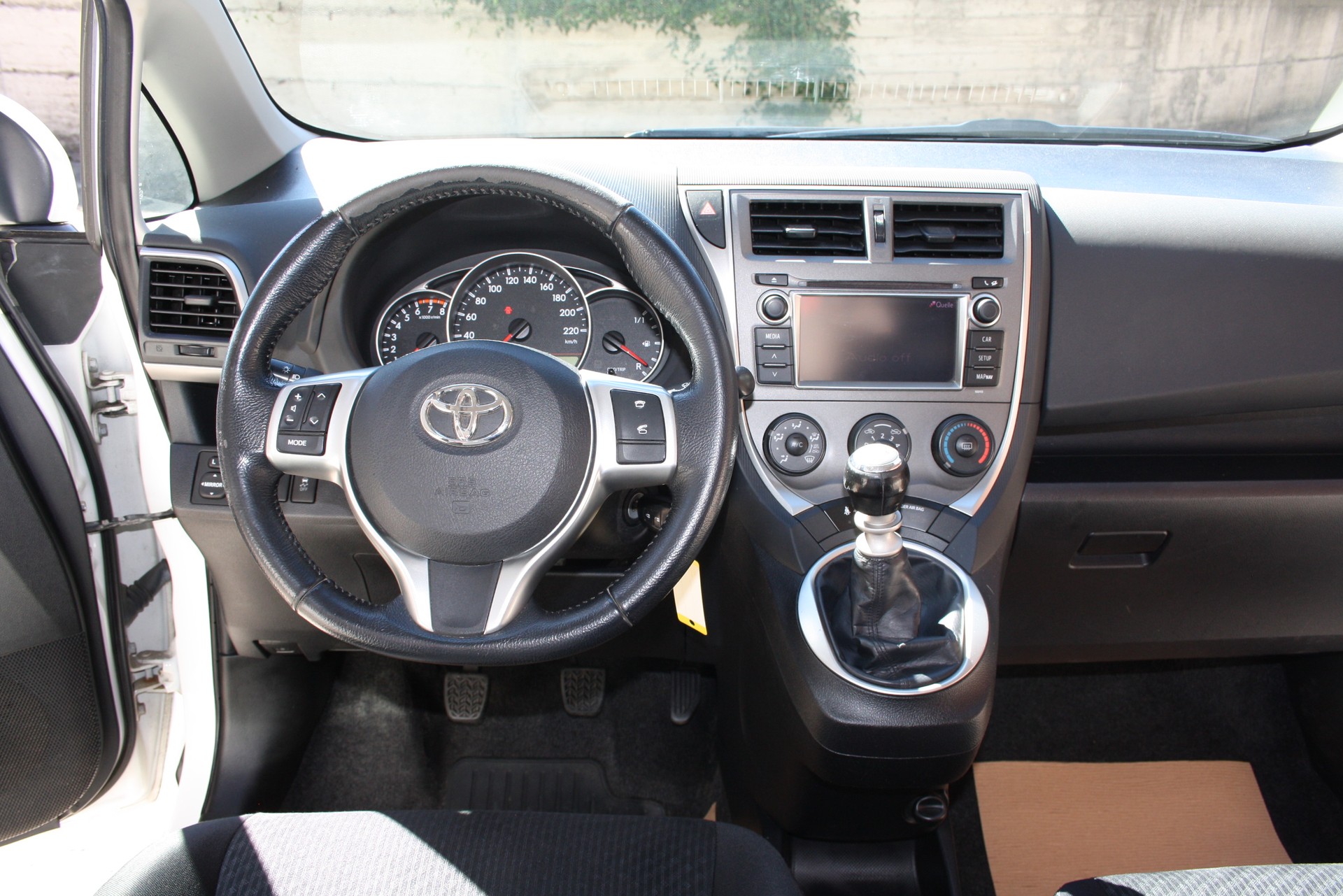 TOYOTA Verso-S 1.33 Linea Luna-image-9