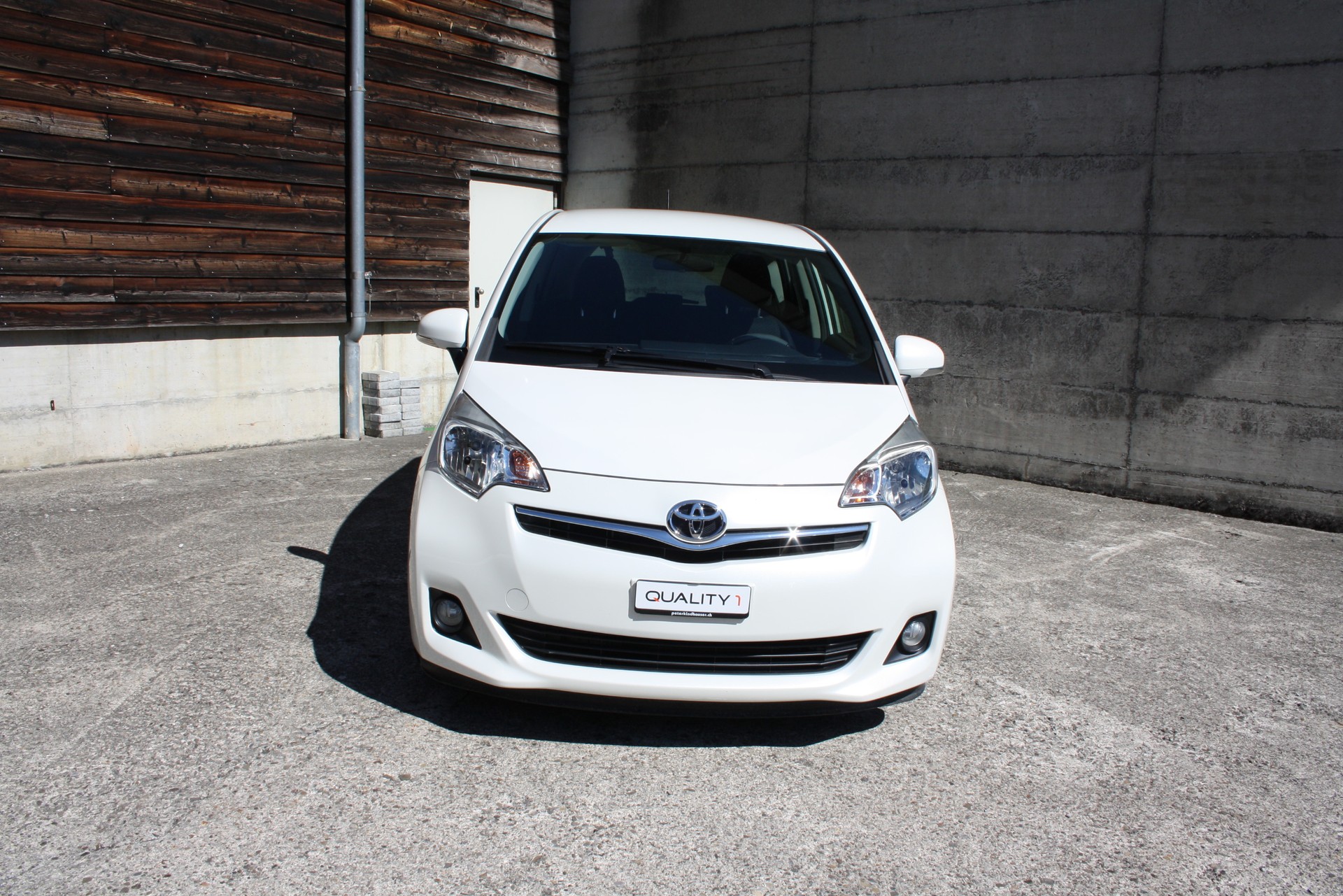 TOYOTA Verso-S 1.33 Linea Luna-image-1