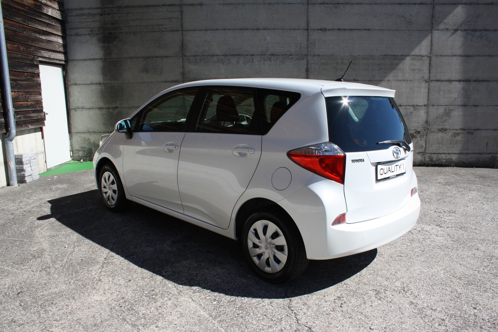 TOYOTA Verso-S 1.33 Linea Luna-image-4