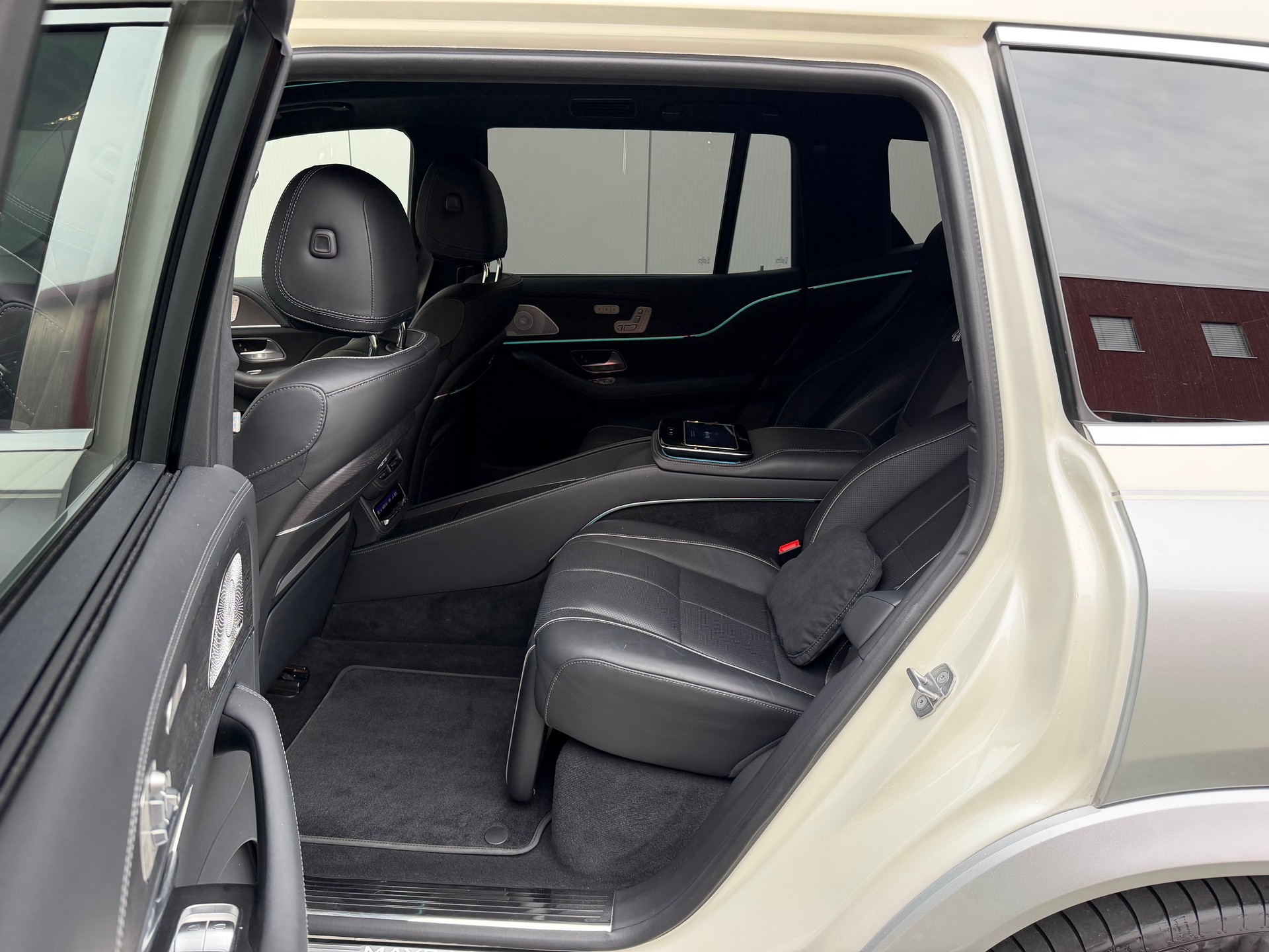 MERCEDES-BENZ Maybach-image-10