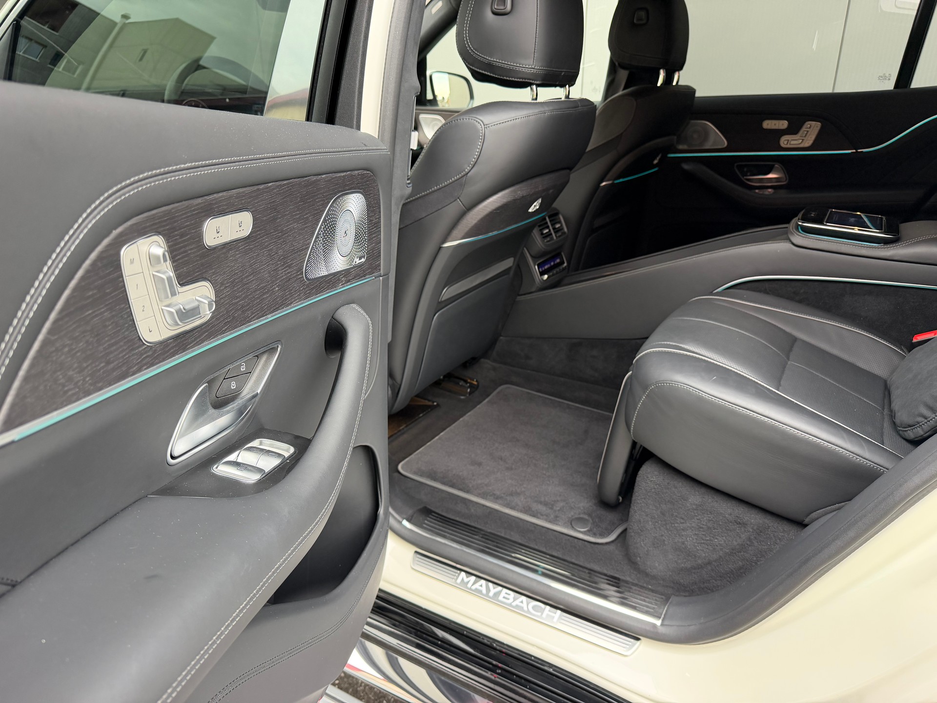 MERCEDES-BENZ Maybach-image-12