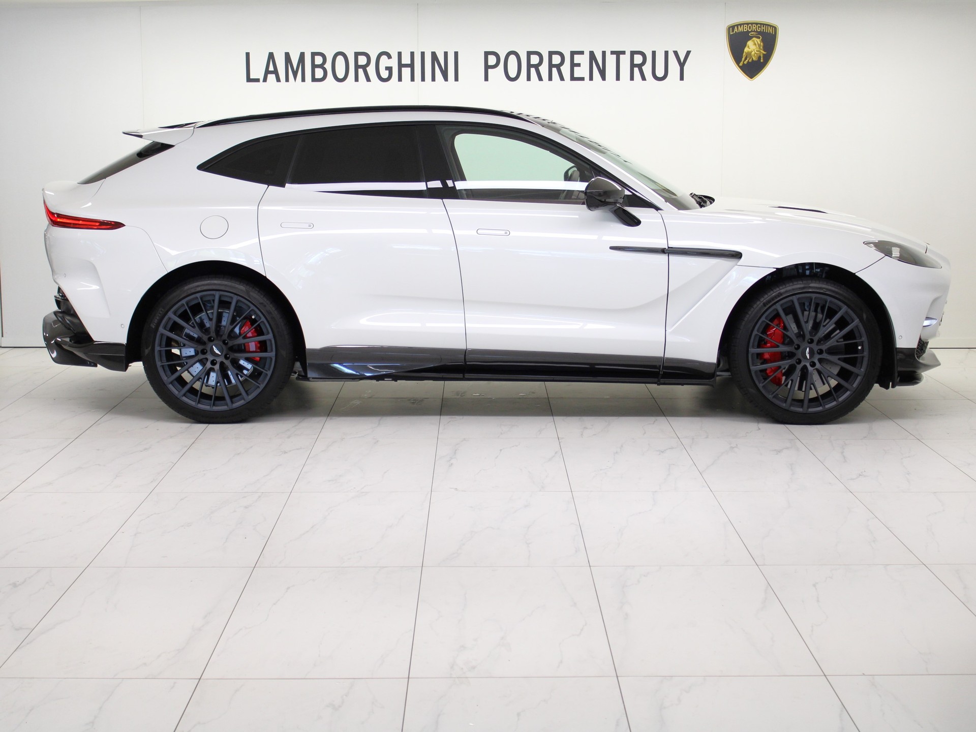 ASTON MARTIN DBX 4.0 V8 707-image-1