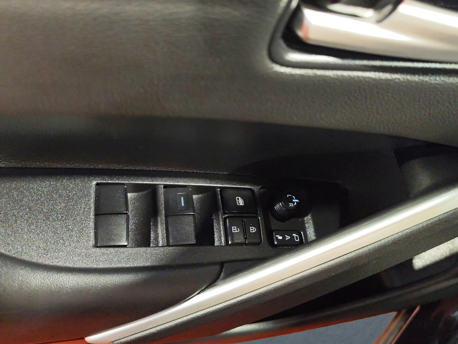 TOYOTA Corolla Cross 2.0 HSD Premium AWD-i-image-14