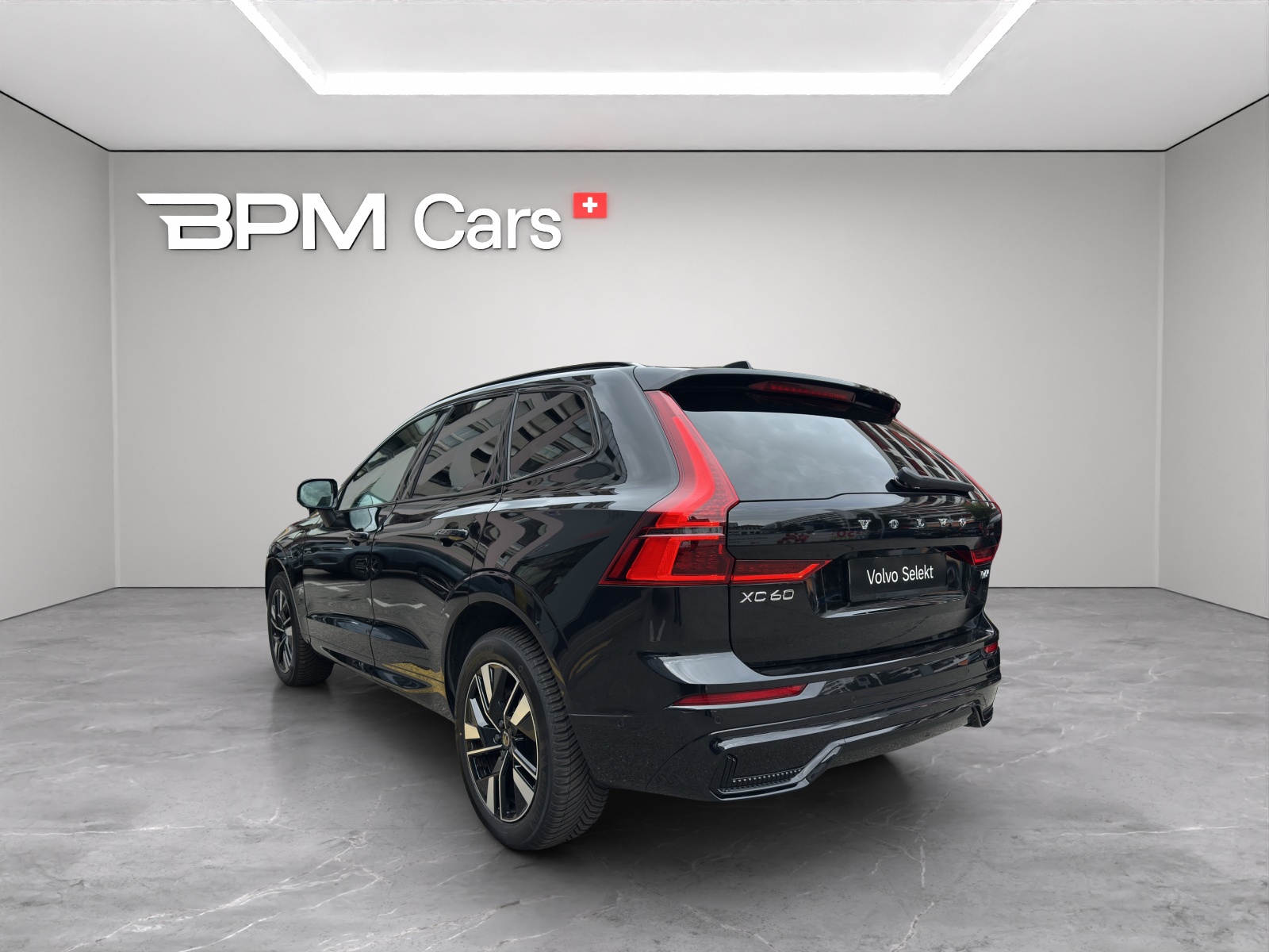 VOLVO XC60 2.0 T6 TE Plus Dark eAWD-showroom-element-1