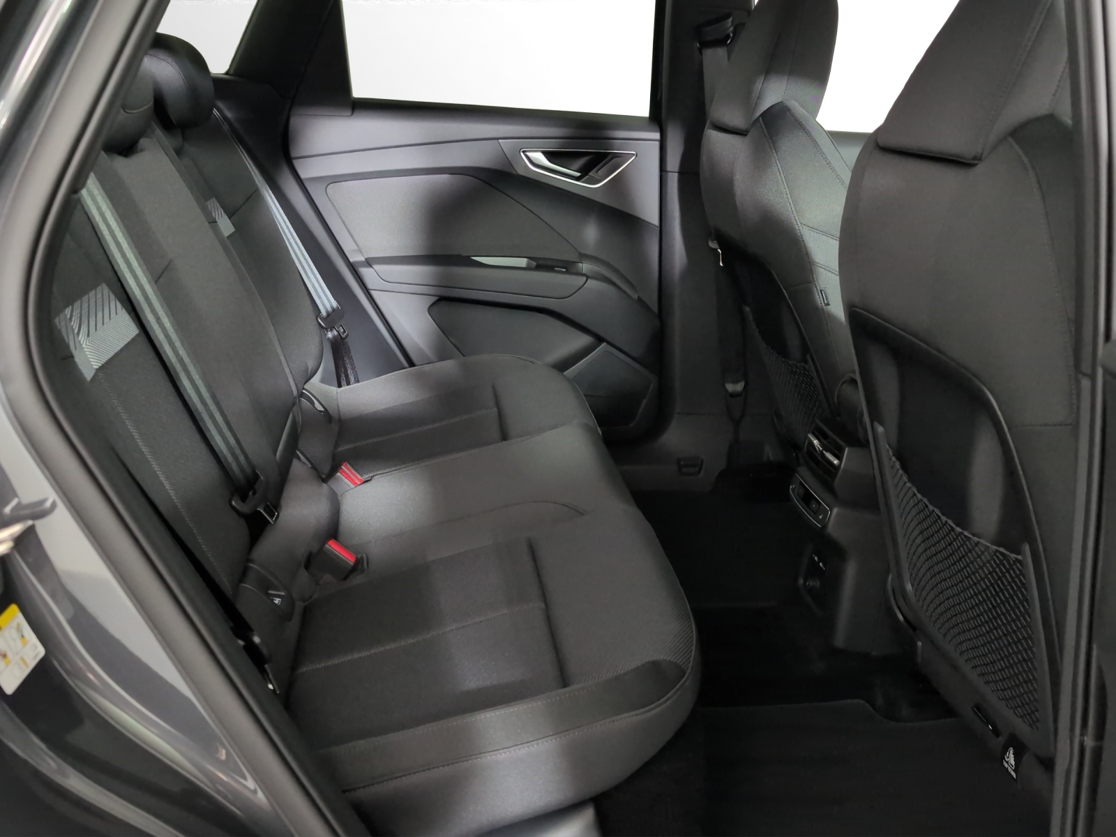 AUDI Q4 e-tron SUV performance Attraction-image-8