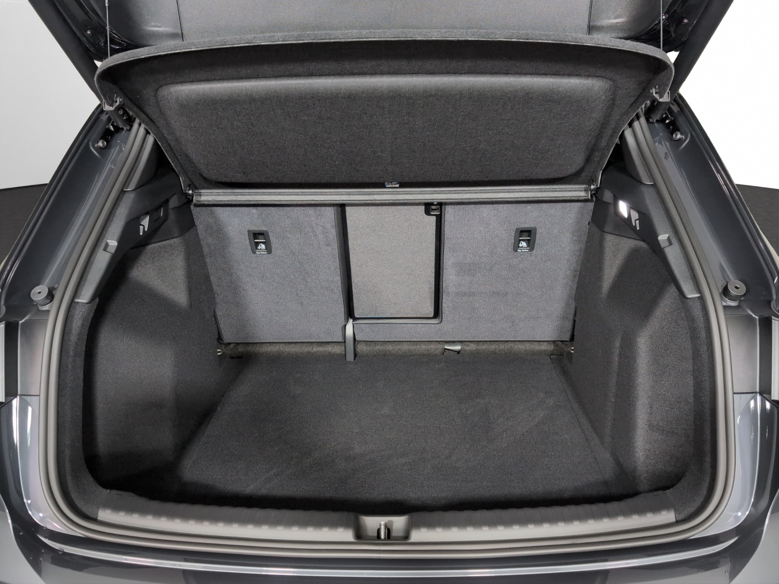 AUDI Q4 e-tron SUV performance Attraction-image-14