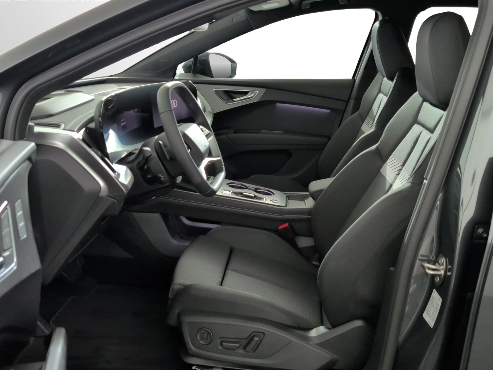 AUDI Q4 e-tron SUV performance Attraction-image-5