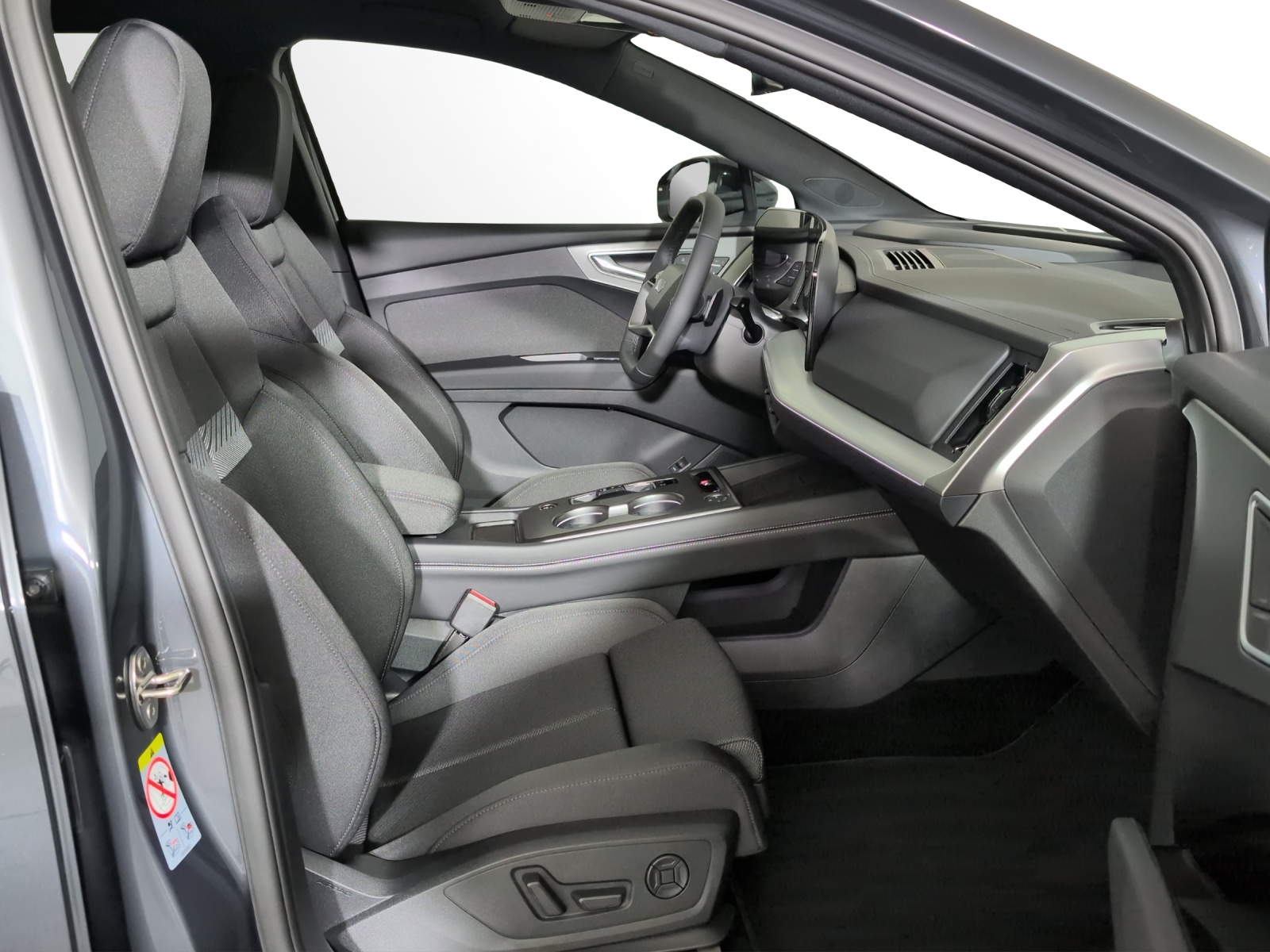 AUDI Q4 e-tron SUV performance Attraction-image-6