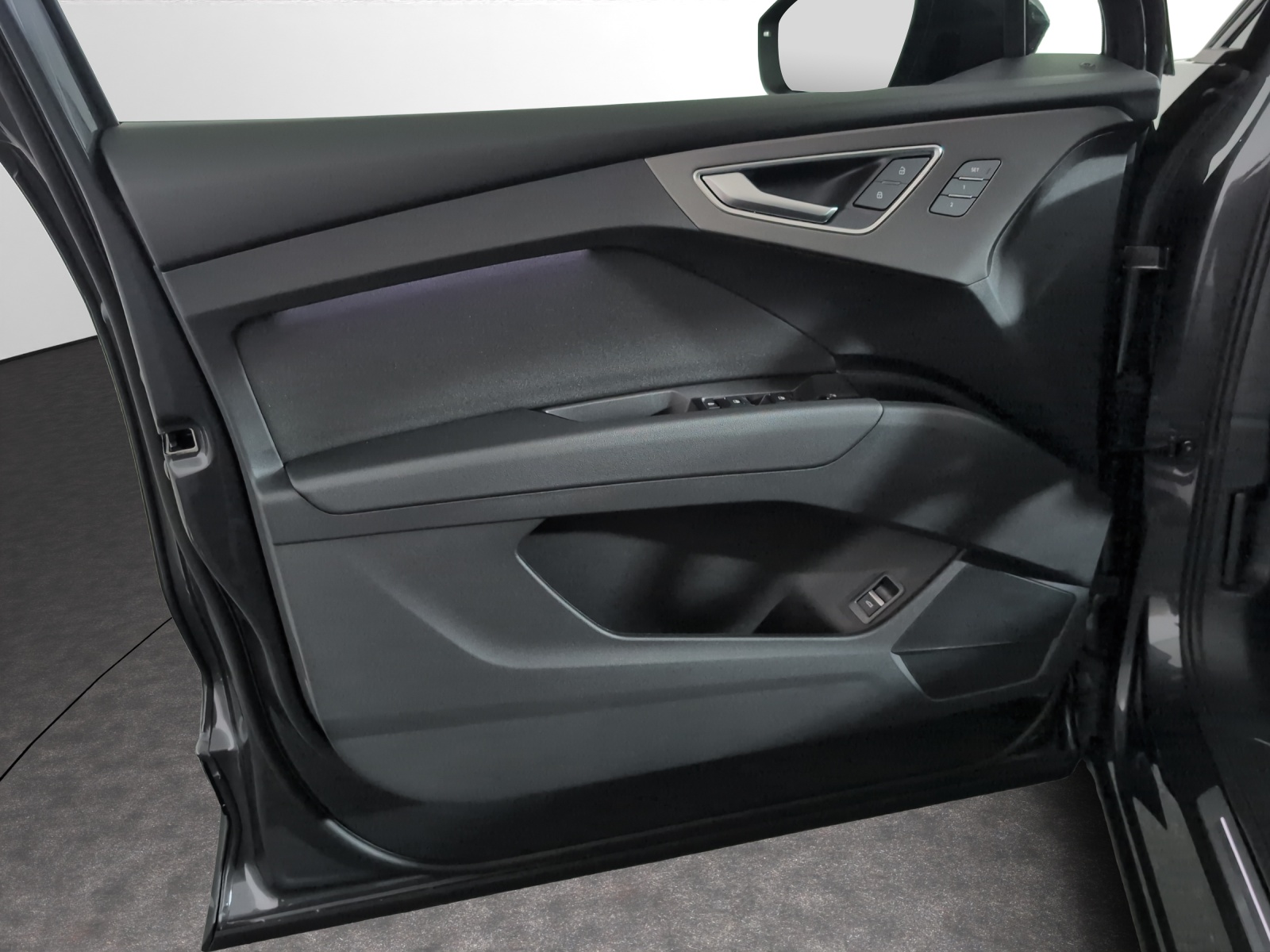 AUDI Q4 e-tron SUV performance Attraction-image-13