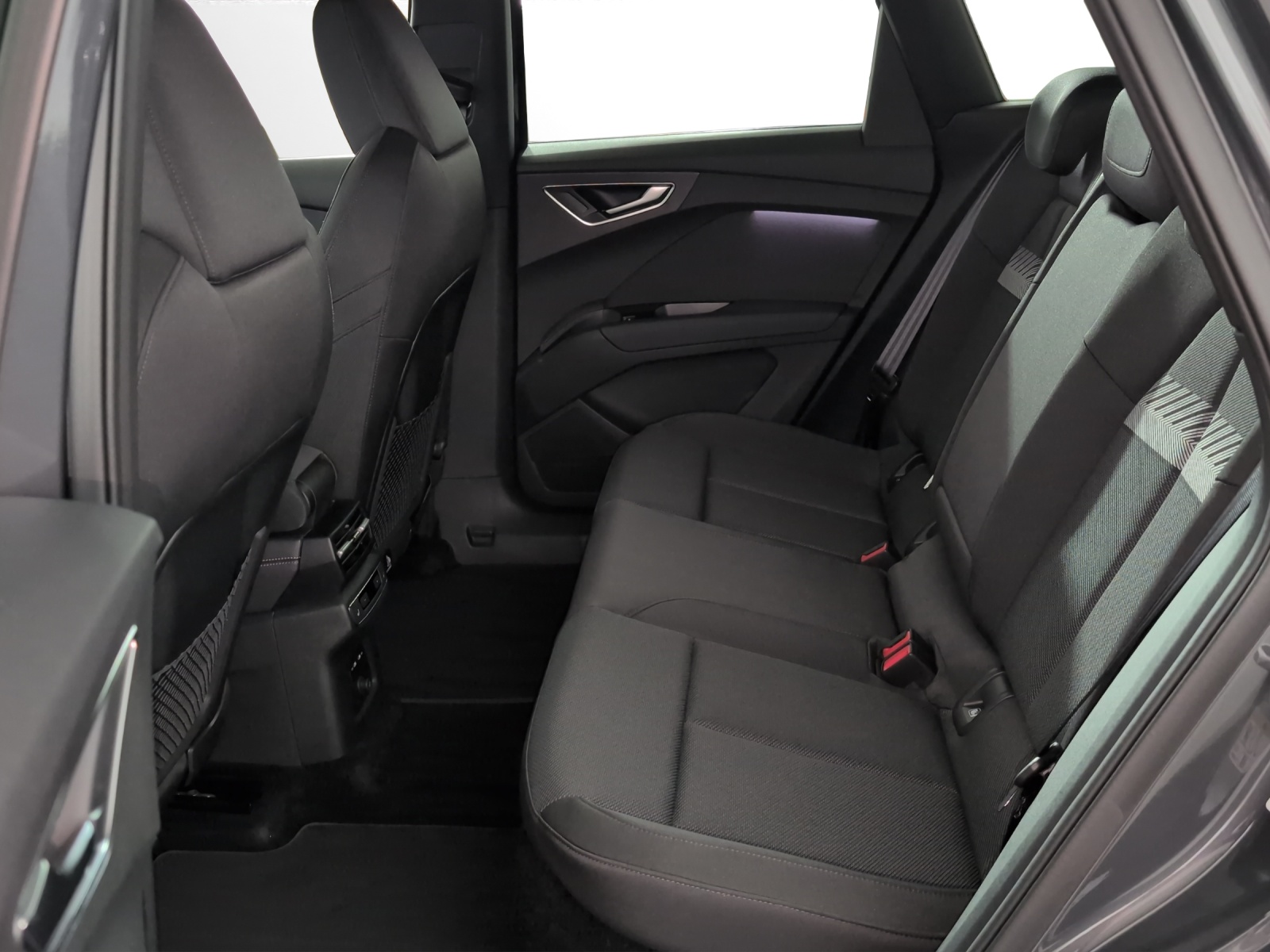 AUDI Q4 e-tron SUV performance Attraction-image-7
