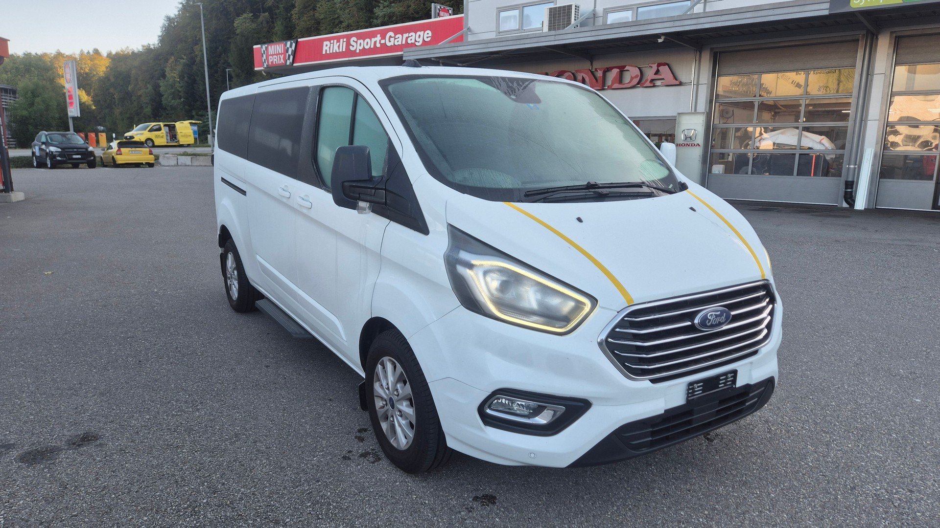 FORD Tourneo Custom 320 L2H1 Shuttle Titanium HEV2