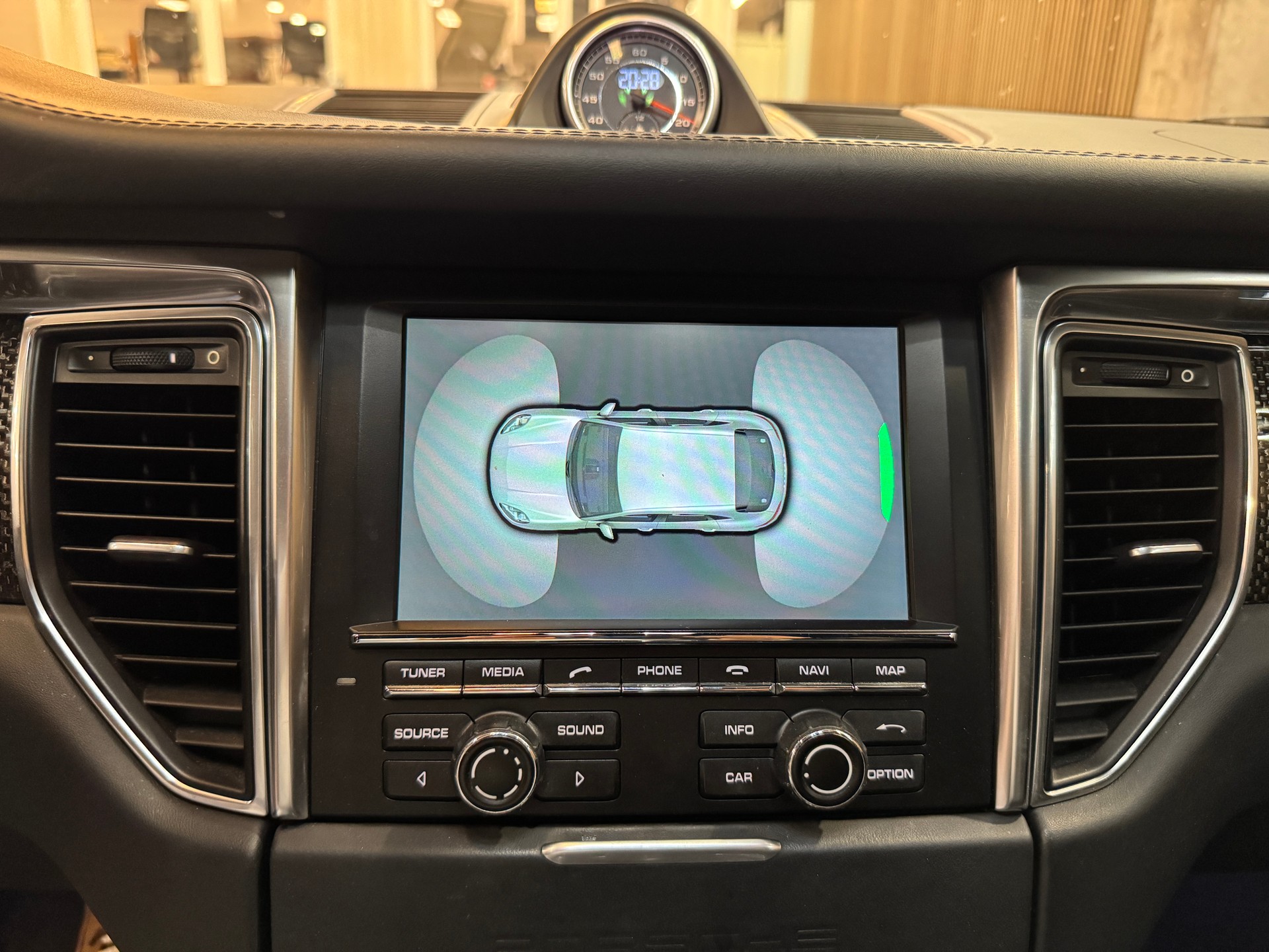 PORSCHE Macan Turbo PDK-image-15