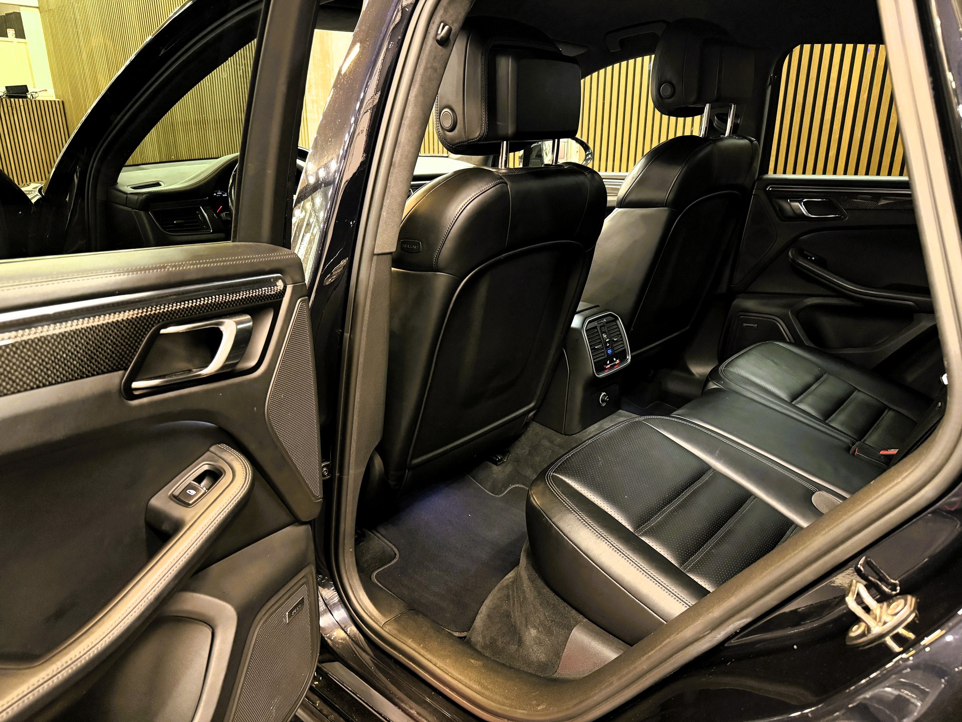 PORSCHE Macan Turbo PDK-image-18