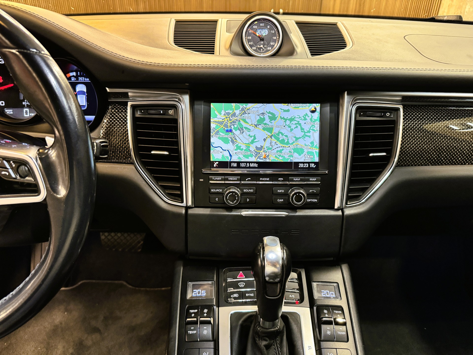 PORSCHE Macan Turbo PDK-image-14