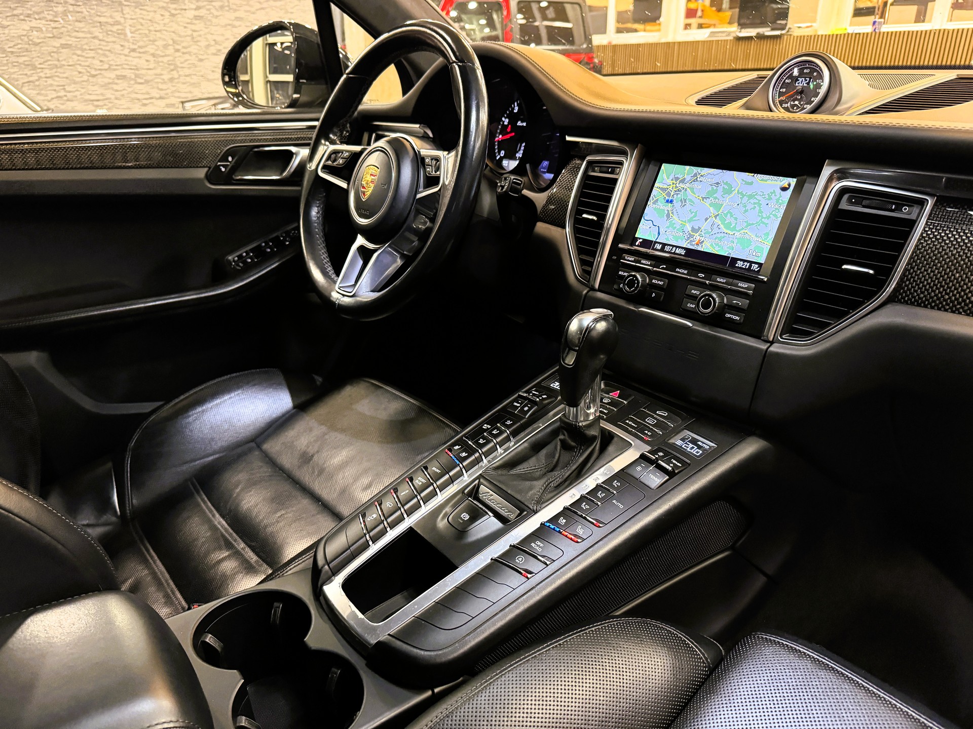 PORSCHE Macan Turbo PDK-image-23