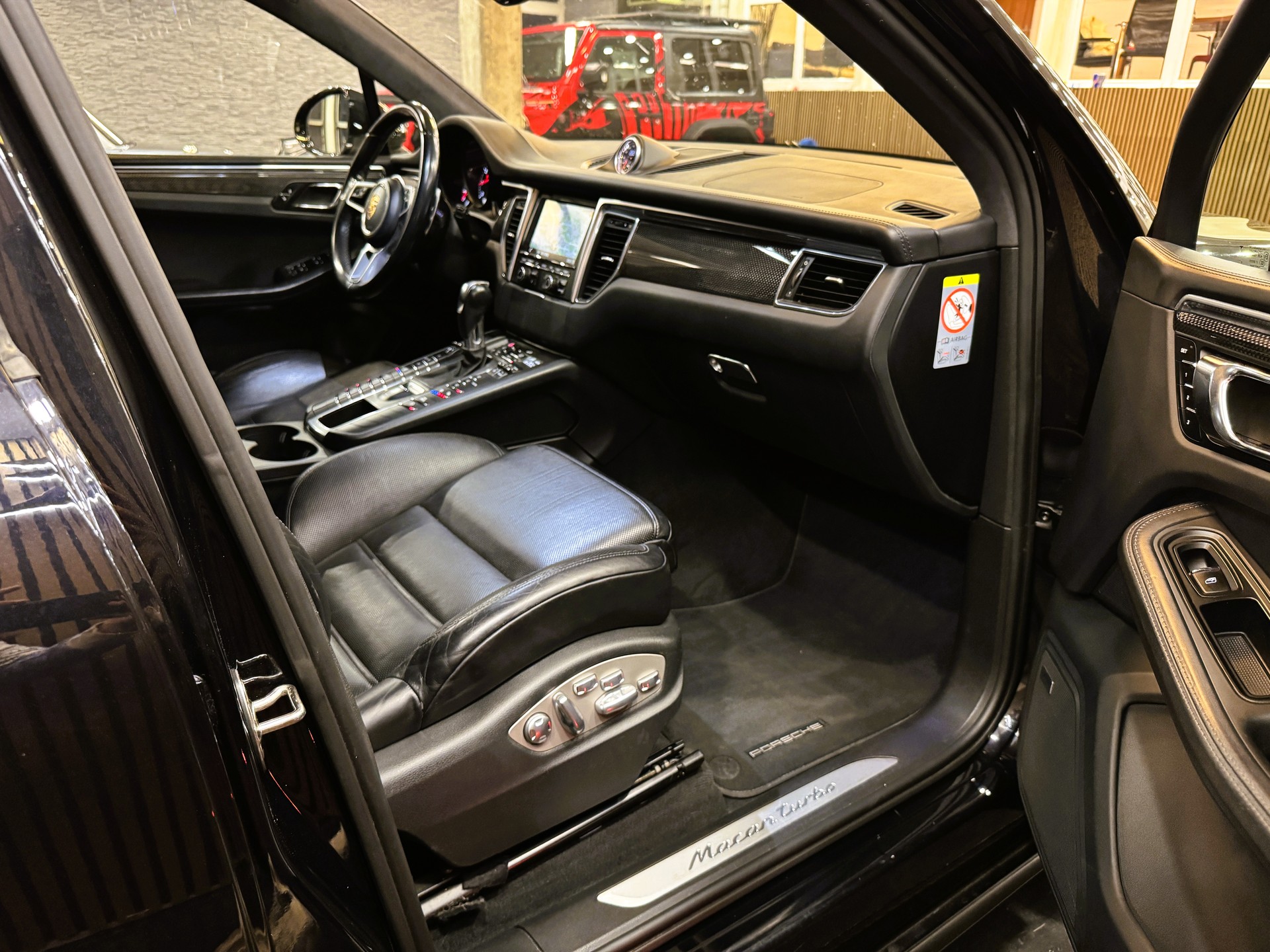 PORSCHE Macan Turbo PDK-image-22