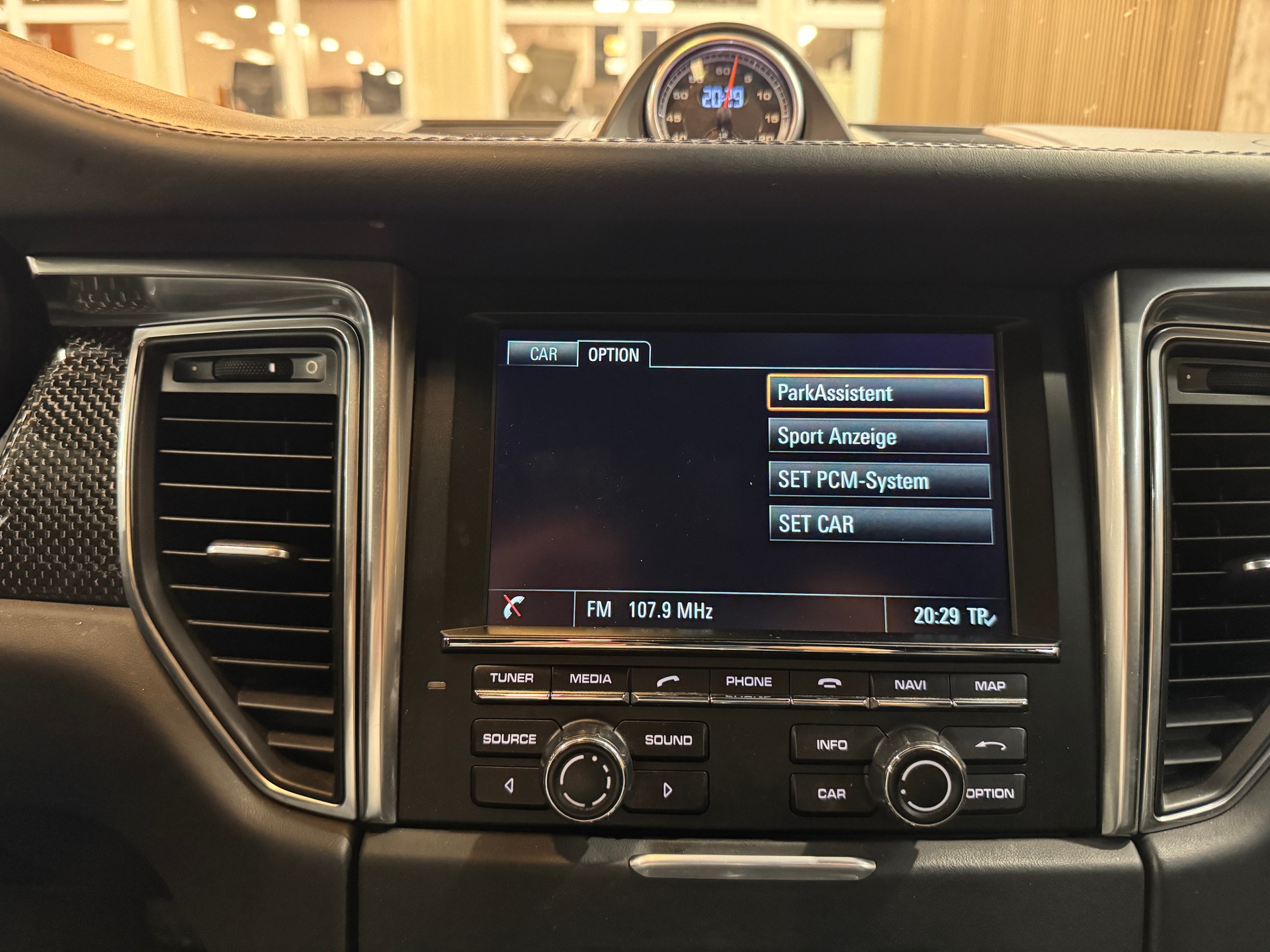 PORSCHE Macan Turbo PDK-image-17