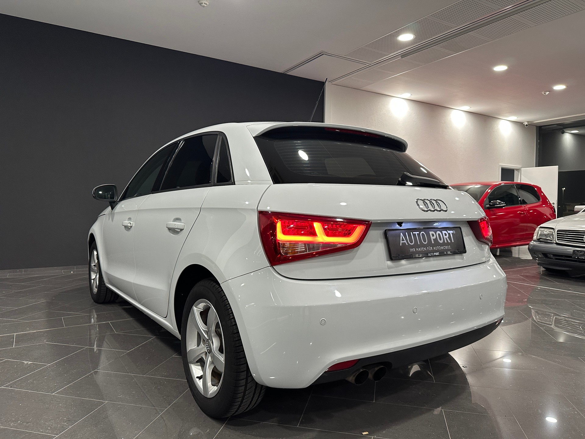 AUDI A1 Sportback 1.4 TFSI Attraction S-tronic-image-10