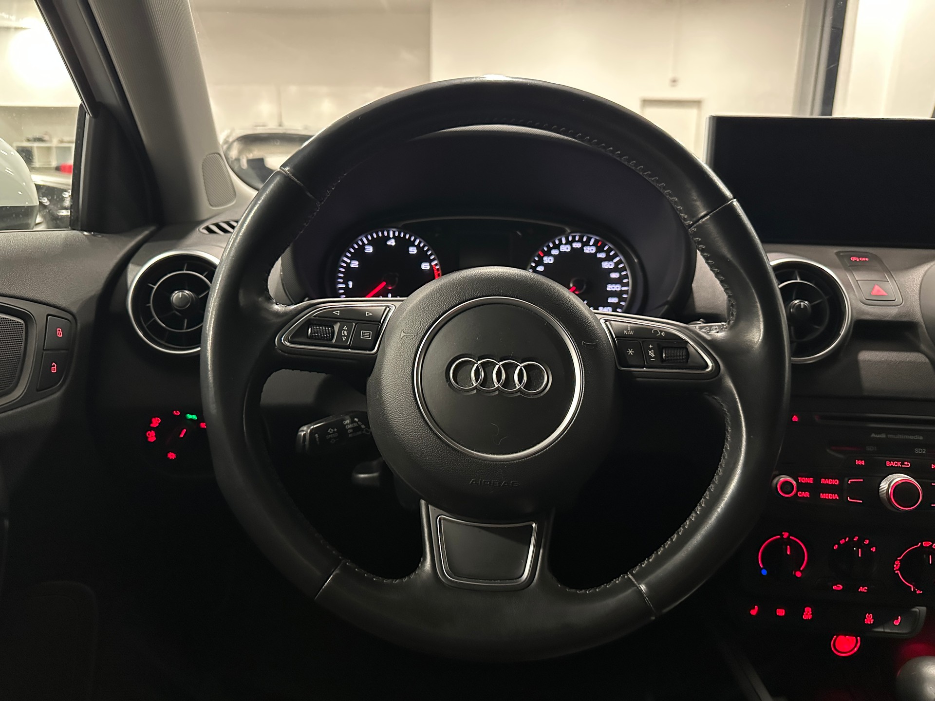 AUDI A1 Sportback 1.4 TFSI Attraction S-tronic-image-20