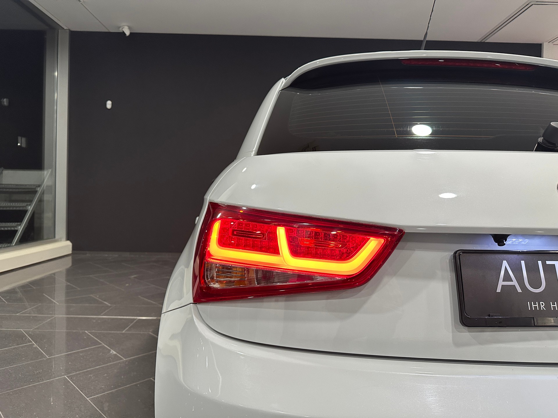 AUDI A1 Sportback 1.4 TFSI Attraction S-tronic-image-9