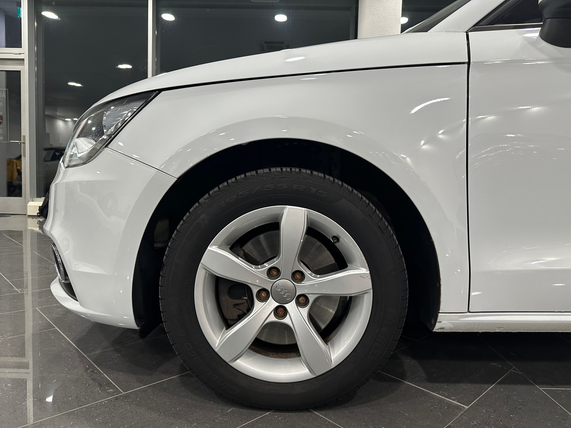 AUDI A1 Sportback 1.4 TFSI Attraction S-tronic-image-4