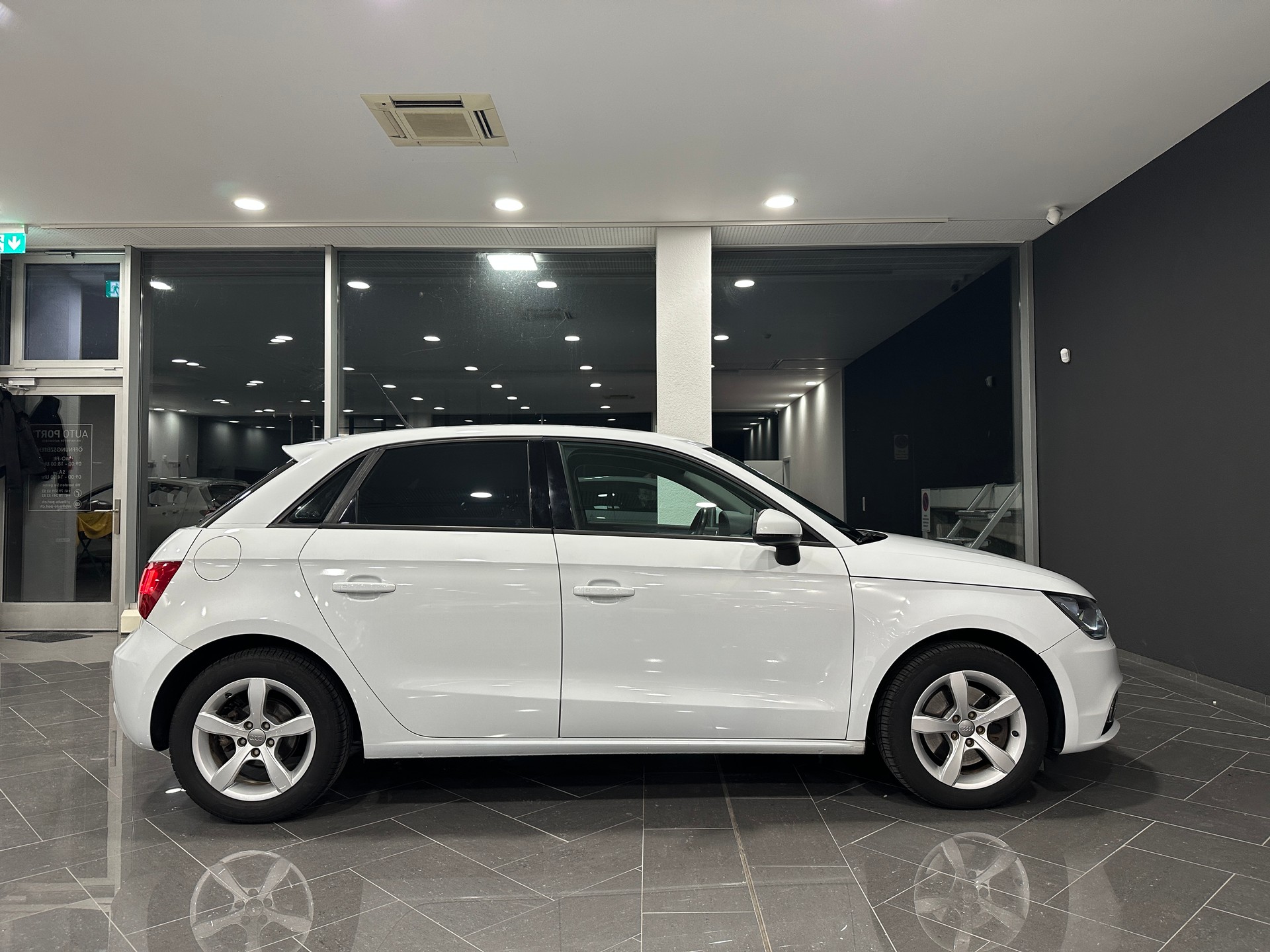 AUDI A1 Sportback 1.4 TFSI Attraction S-tronic-image-6