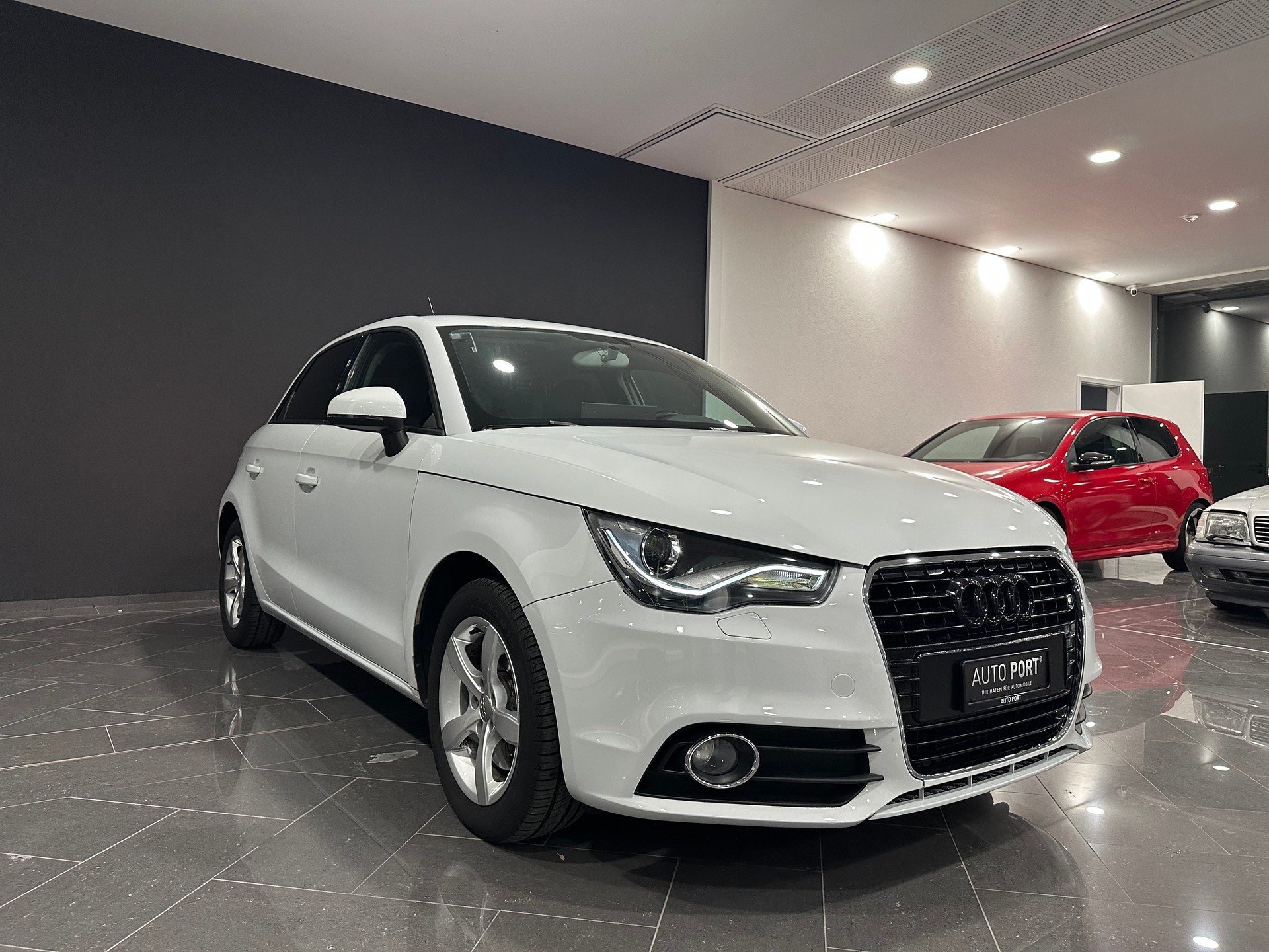 AUDI A1 Sportback 1.4 TFSI Attraction S-tronic-image-3