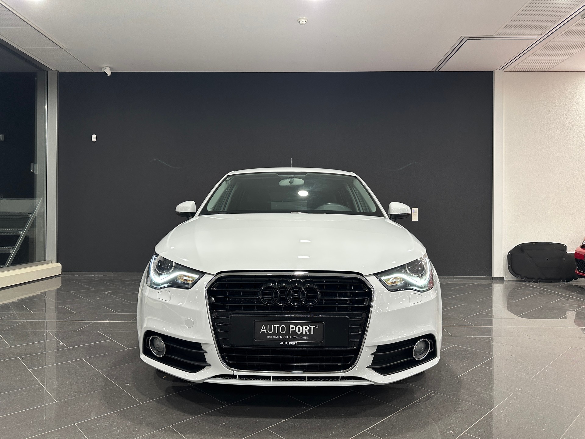 AUDI A1 Sportback 1.4 TFSI Attraction S-tronic-image-2