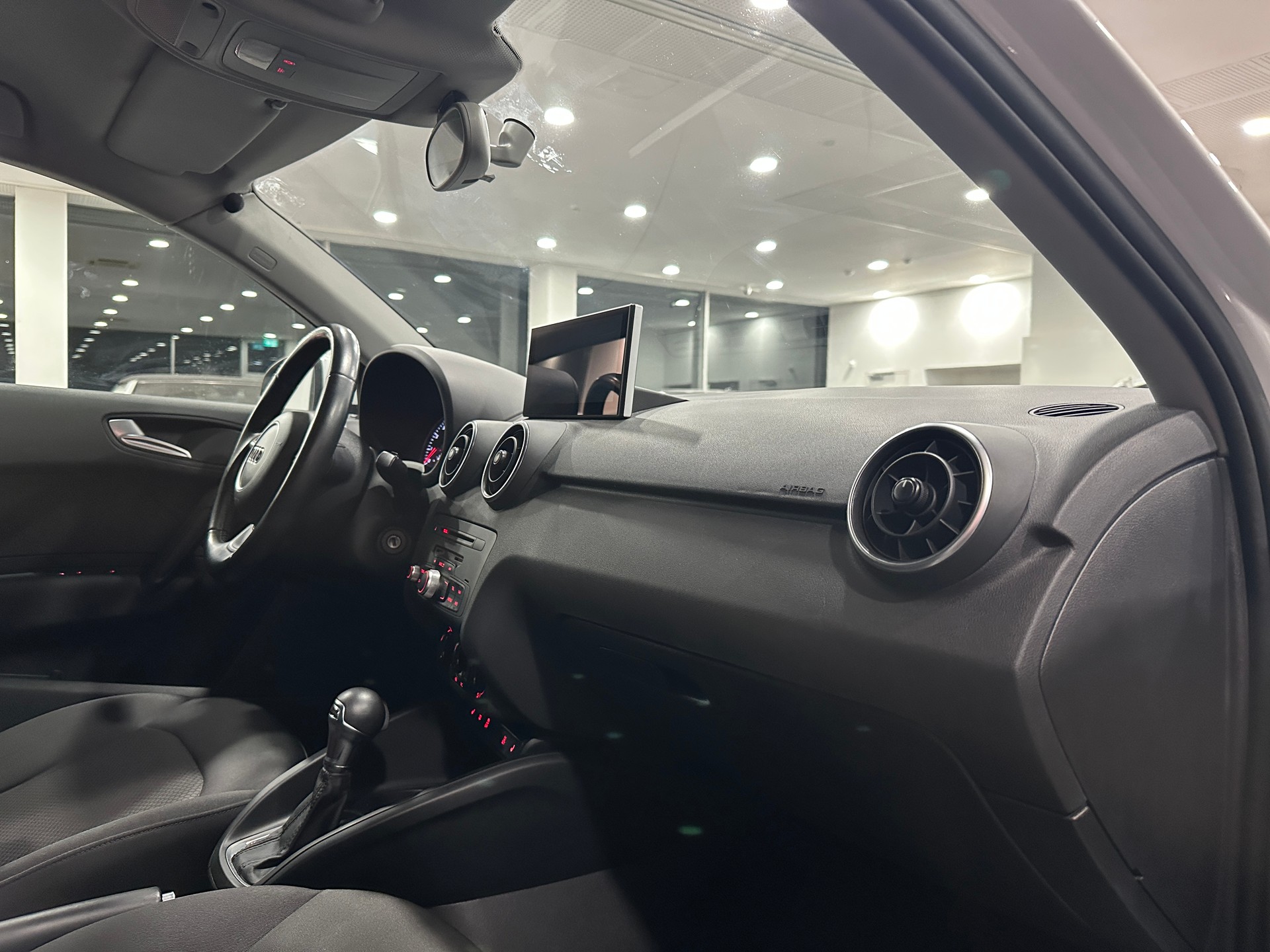 AUDI A1 Sportback 1.4 TFSI Attraction S-tronic-image-15