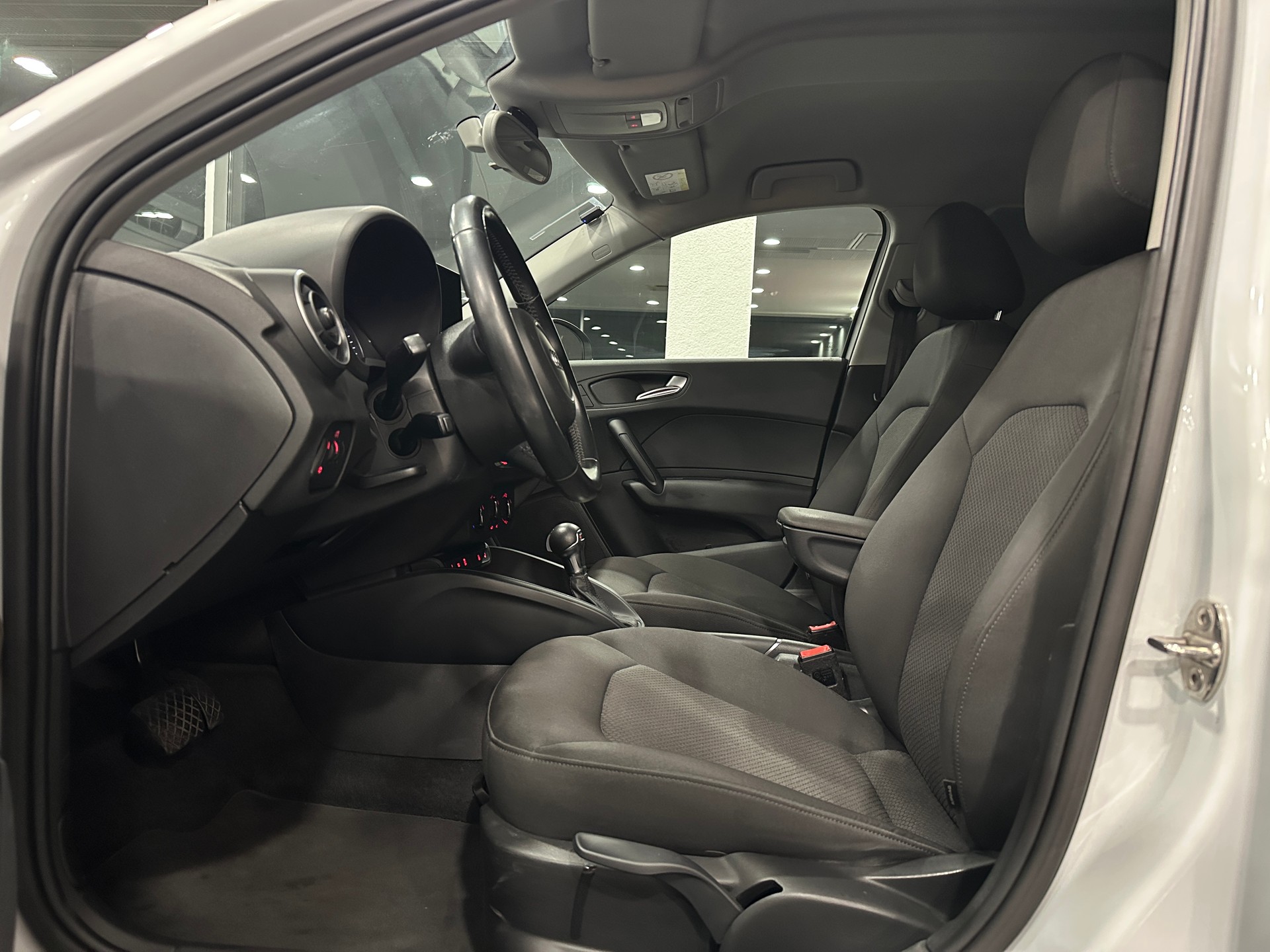 AUDI A1 Sportback 1.4 TFSI Attraction S-tronic-image-12