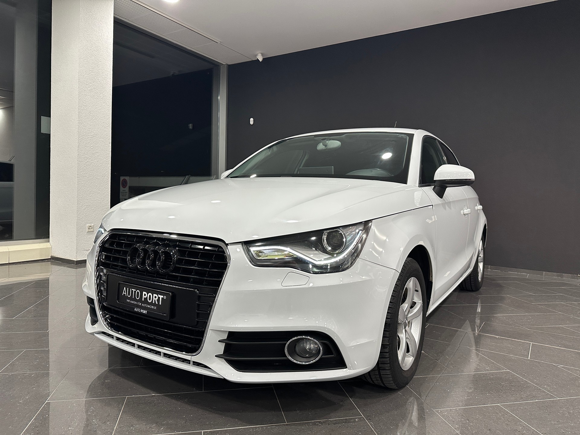 AUDI A1 Sportback 1.4 TFSI Attraction S-tronic-image-5
