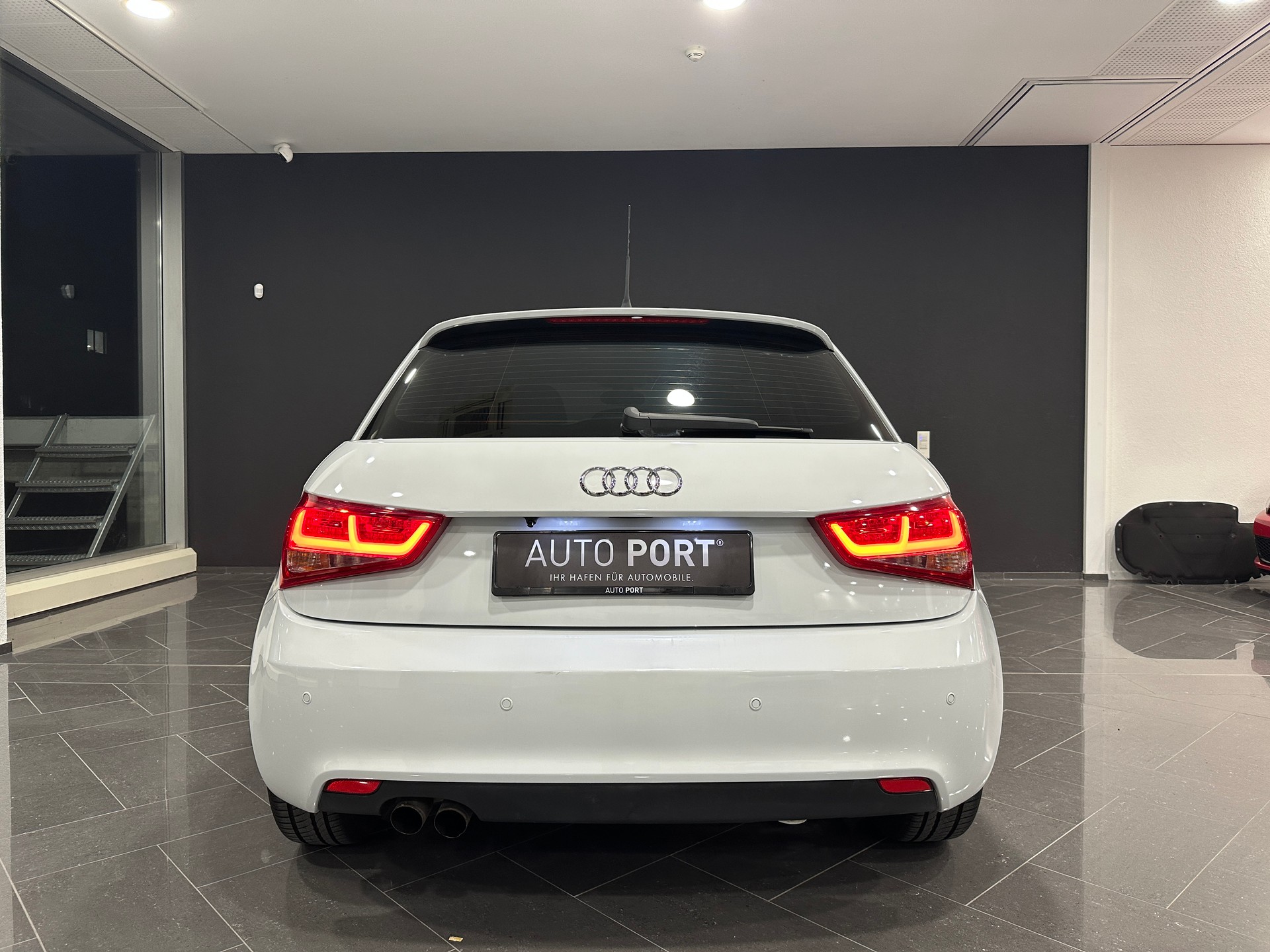 AUDI A1 Sportback 1.4 TFSI Attraction S-tronic-image-8