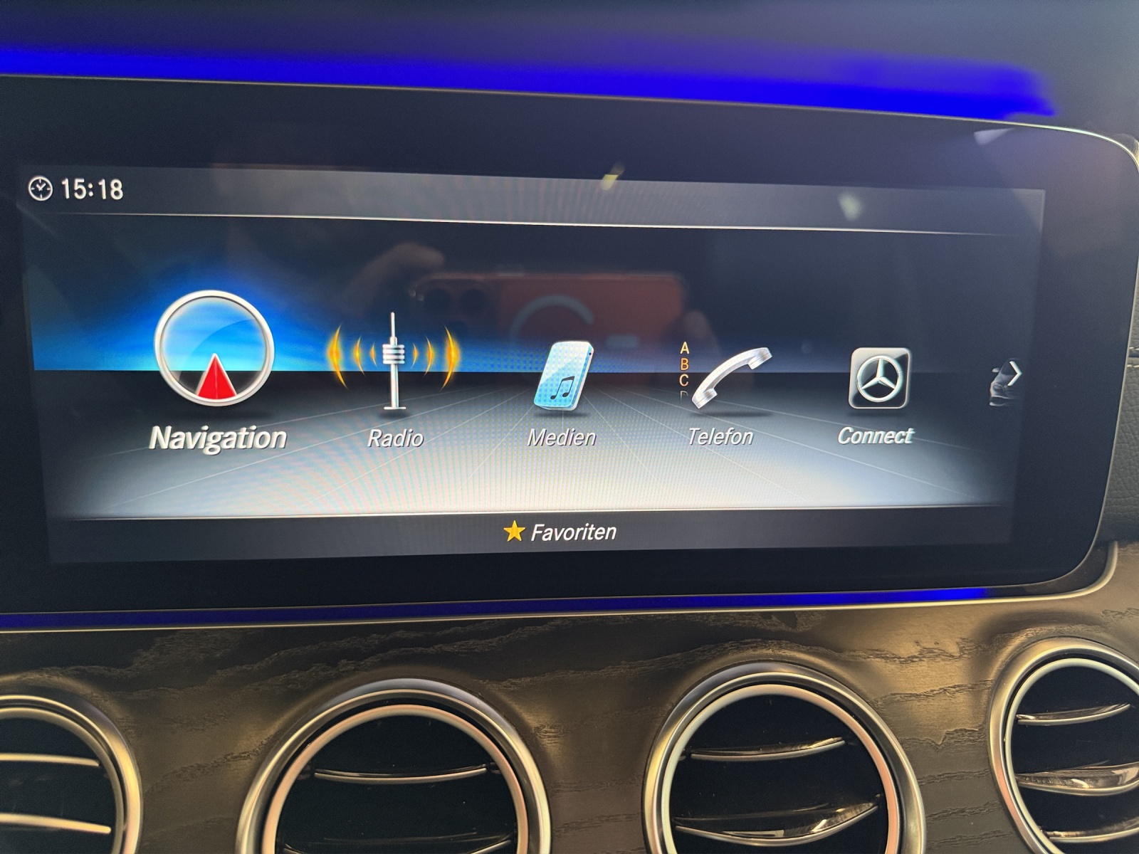 MERCEDES-BENZ E 400 AMG Line 4Matic 9G-Tronic-image-22