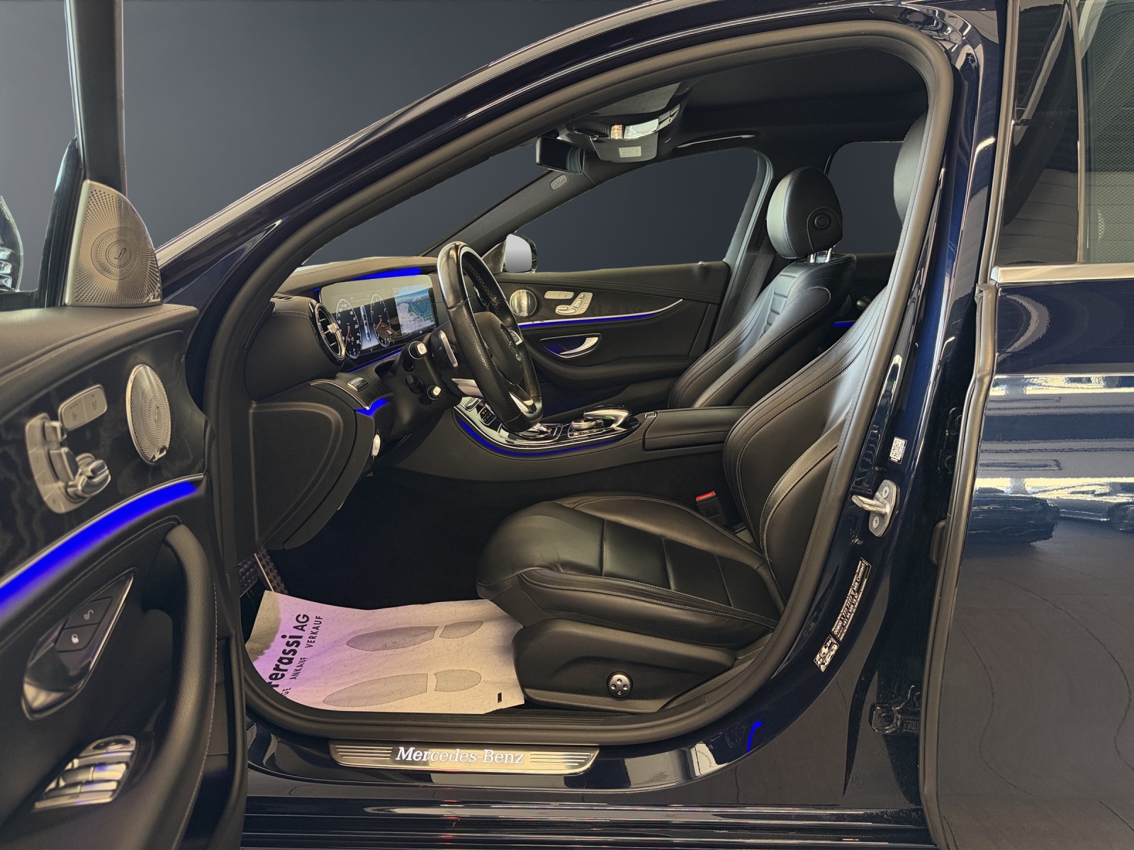 MERCEDES-BENZ E 400 AMG Line 4Matic 9G-Tronic-image-14