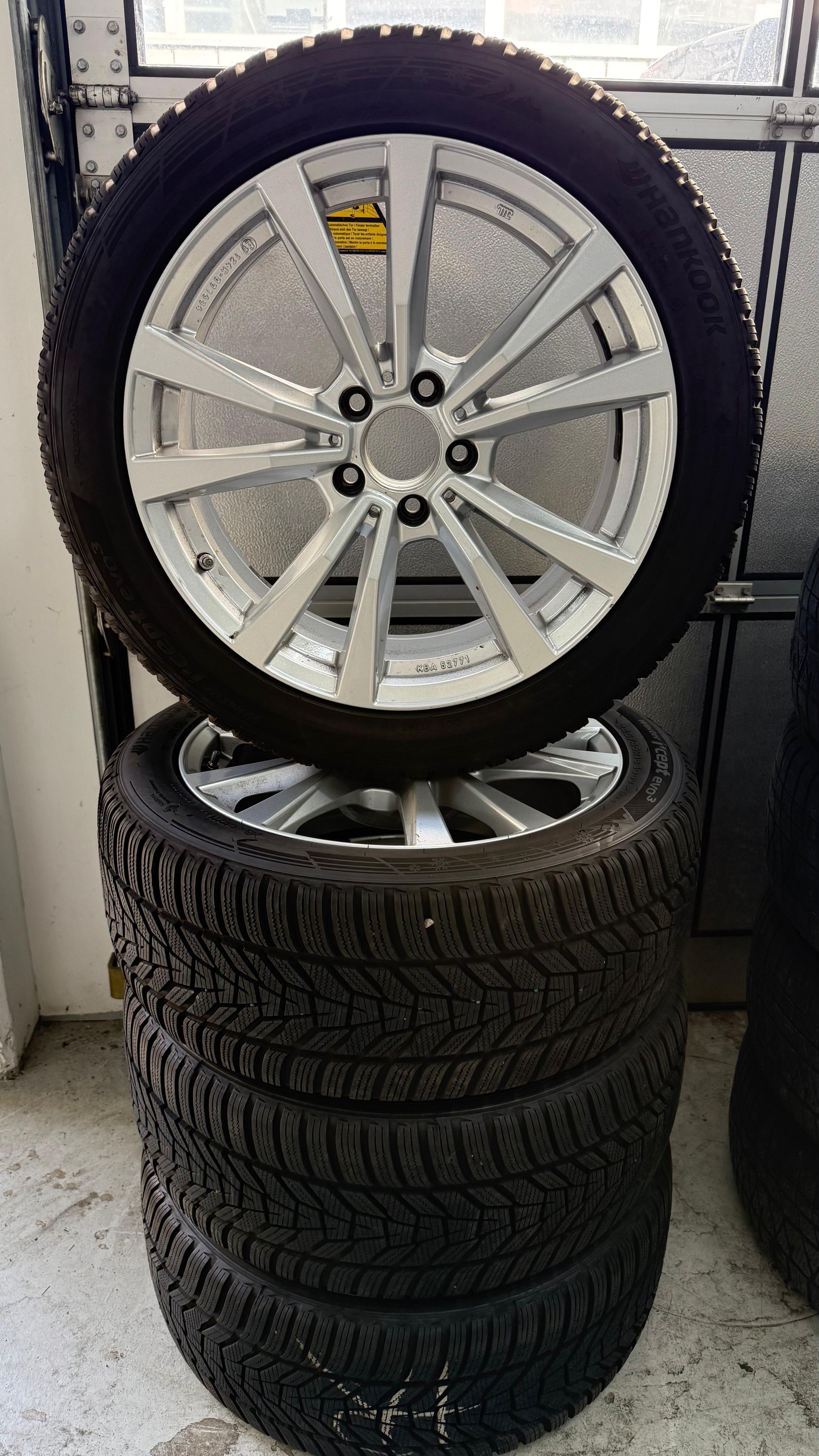 MERCEDES-BENZ E 400 AMG Line 4Matic 9G-Tronic-image-31