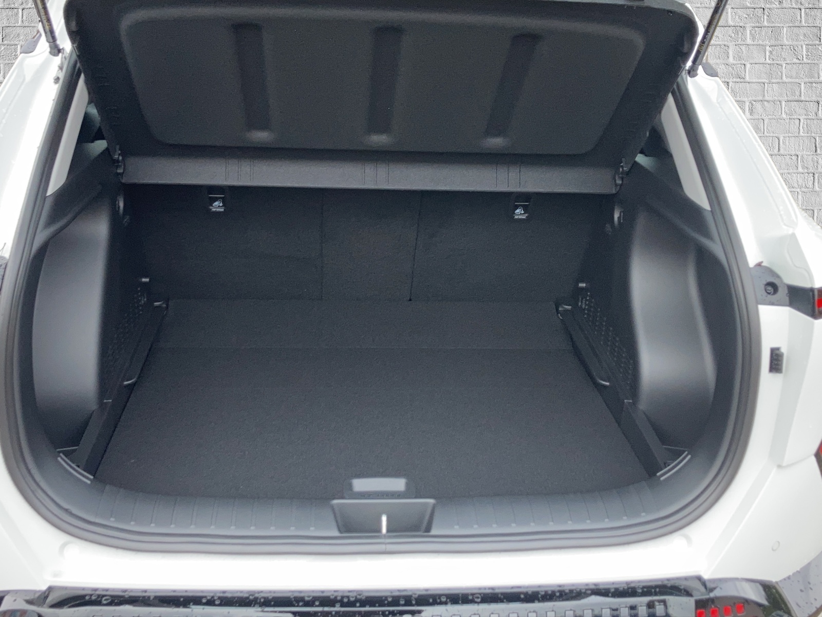 HYUNDAI Kona EV 65.4 kWh Origo-image-15