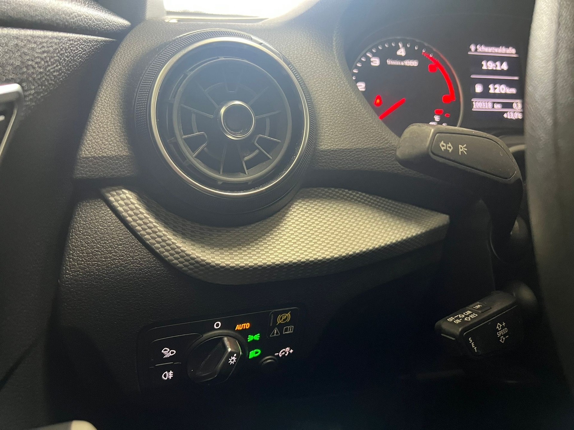 AUDI Q2 1.6 TDI-image-6