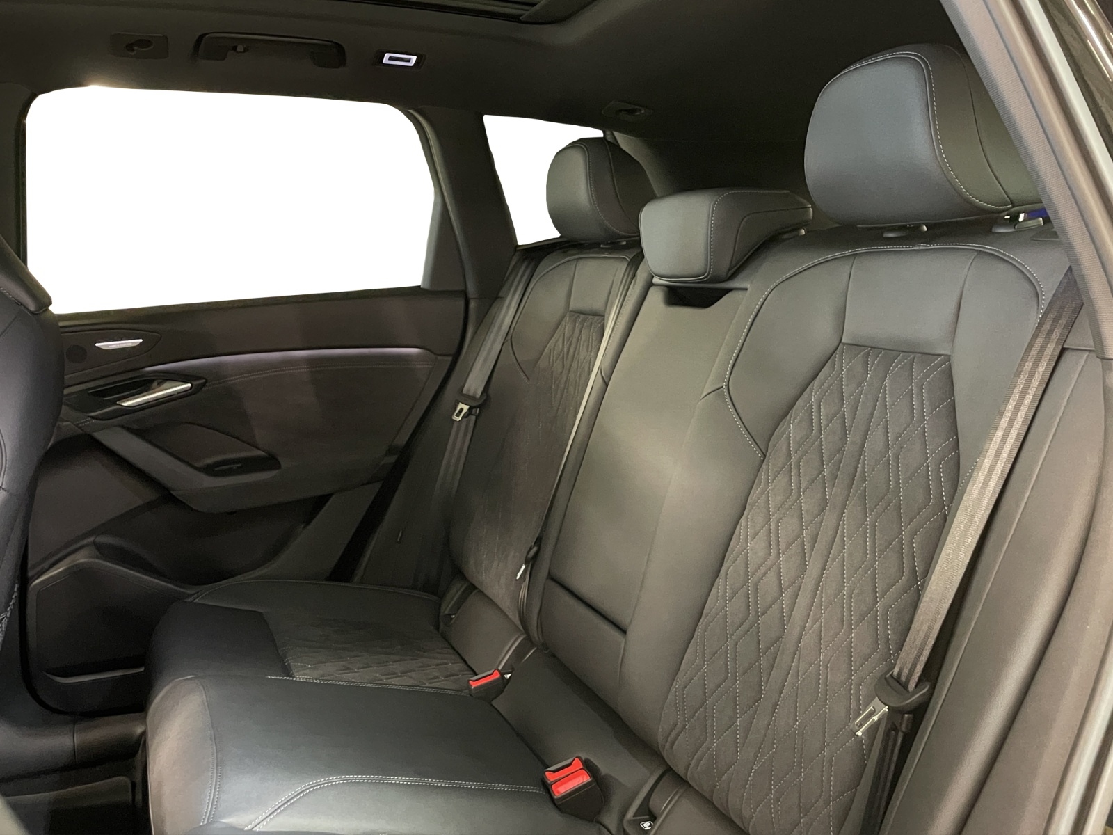 AUDI Q6 e-tron quattro-image-11