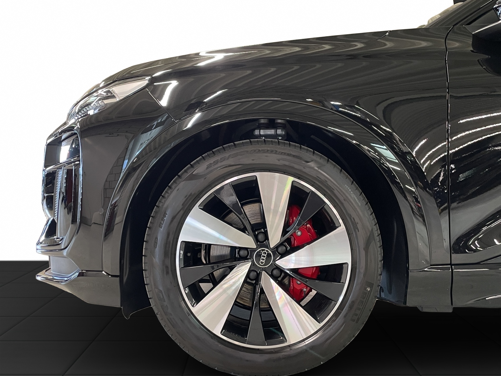 AUDI Q6 e-tron quattro-image-8