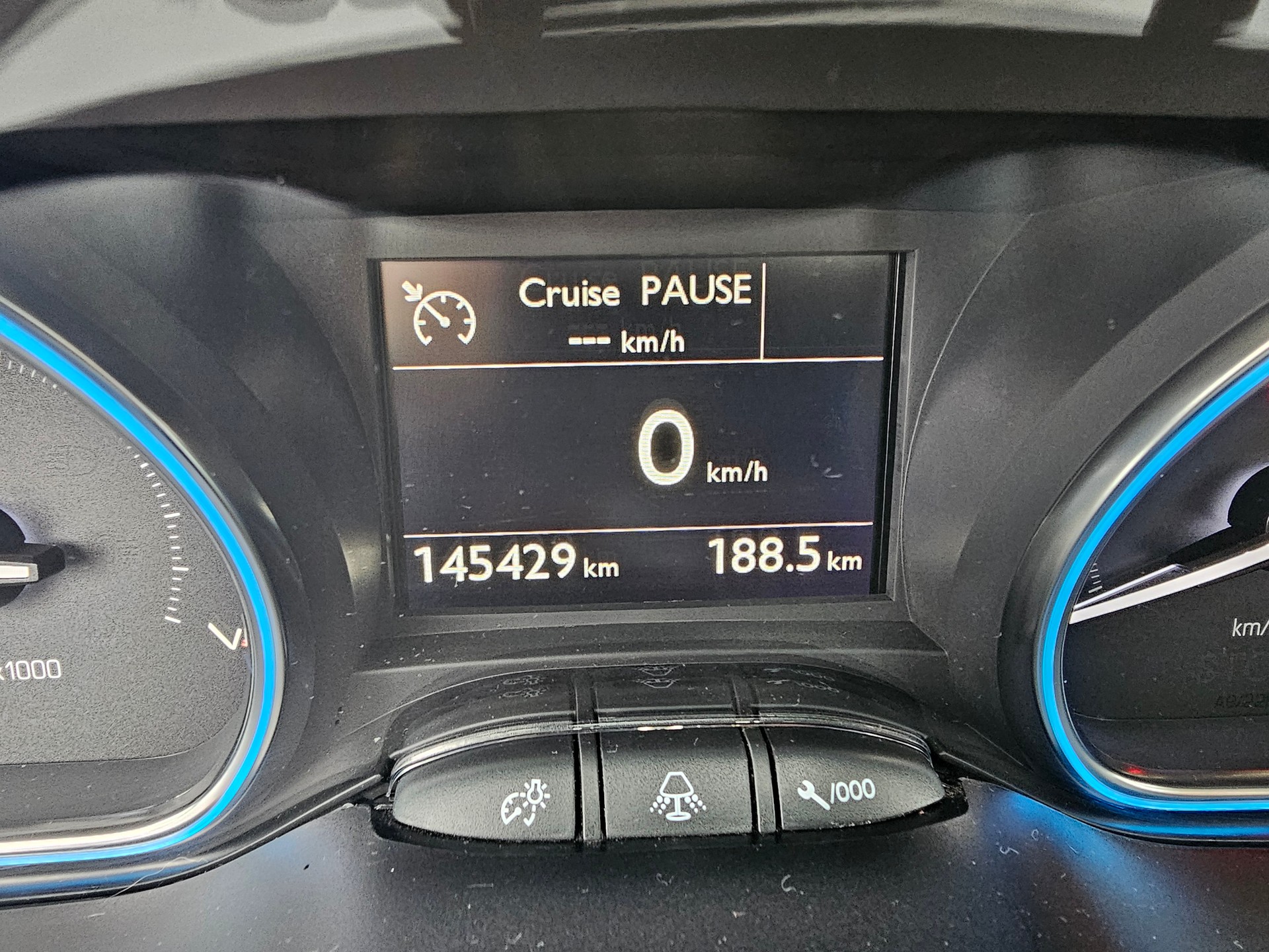 PEUGEOT 2008 1.2 PureTech Active-image-13