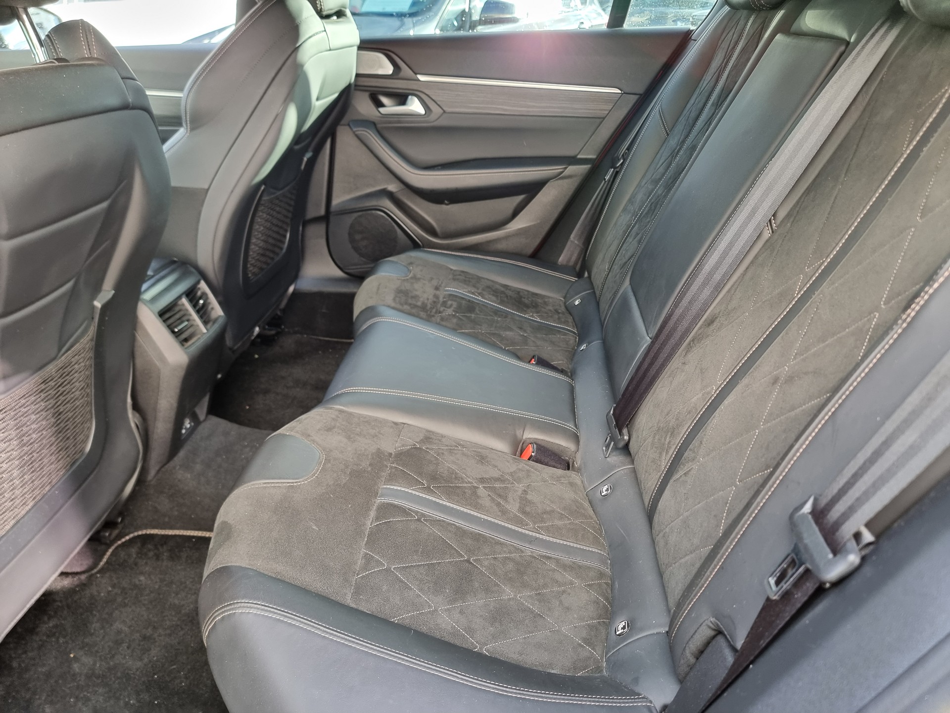 PEUGEOT 508 1.6 PureTech First Edition EAT8-image-5