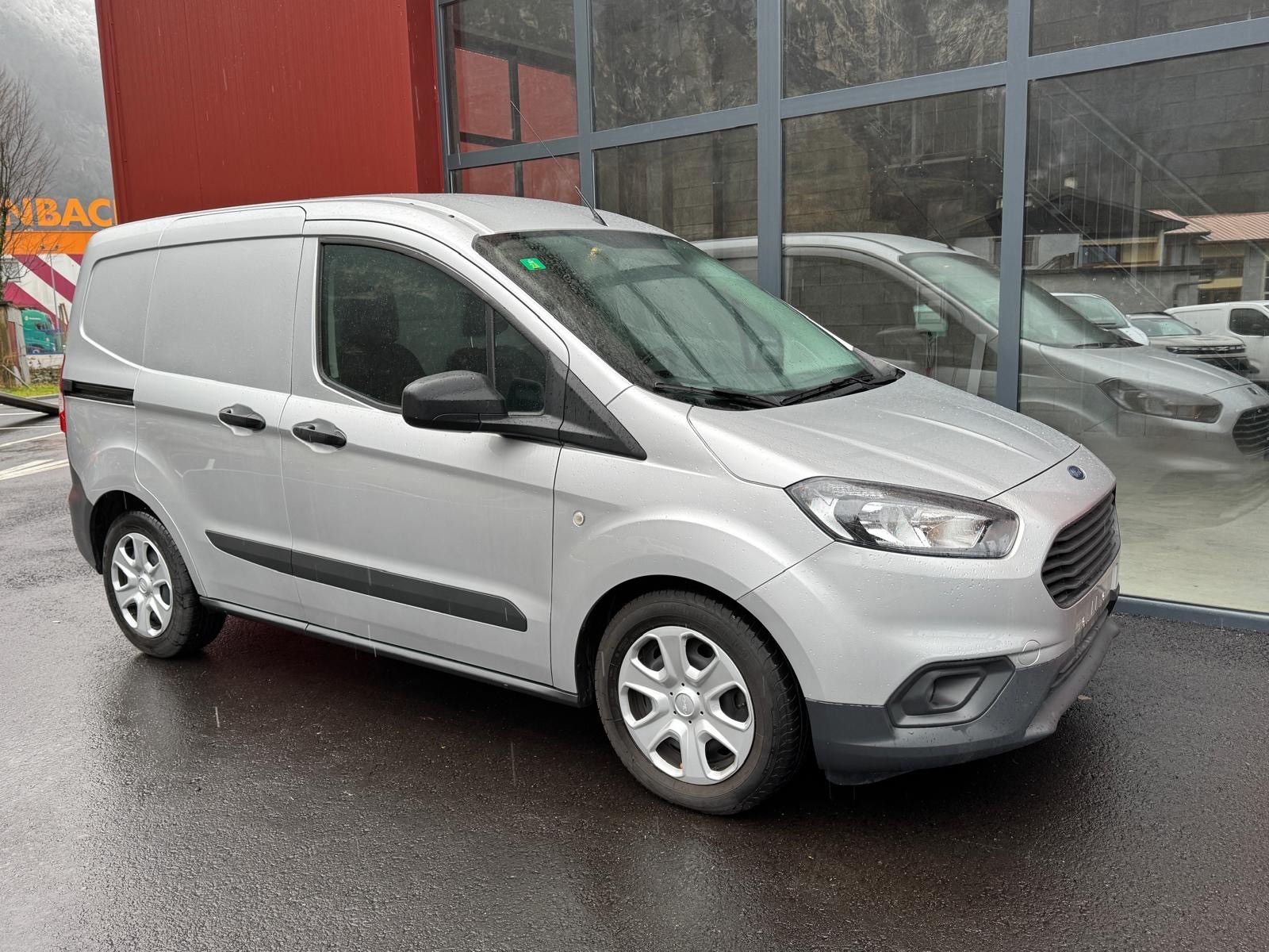 FORD Transit Courier Van 1.0 EcoBoost Trend-image-4