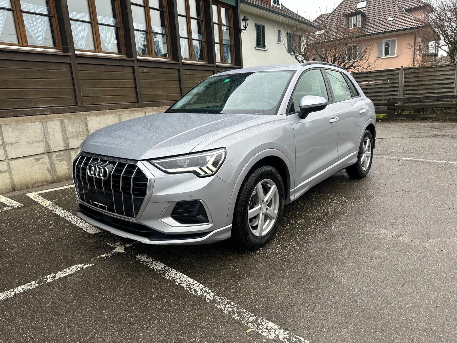 AUDI Q3 40 TFSI advanced quattro S-tronic-image-1