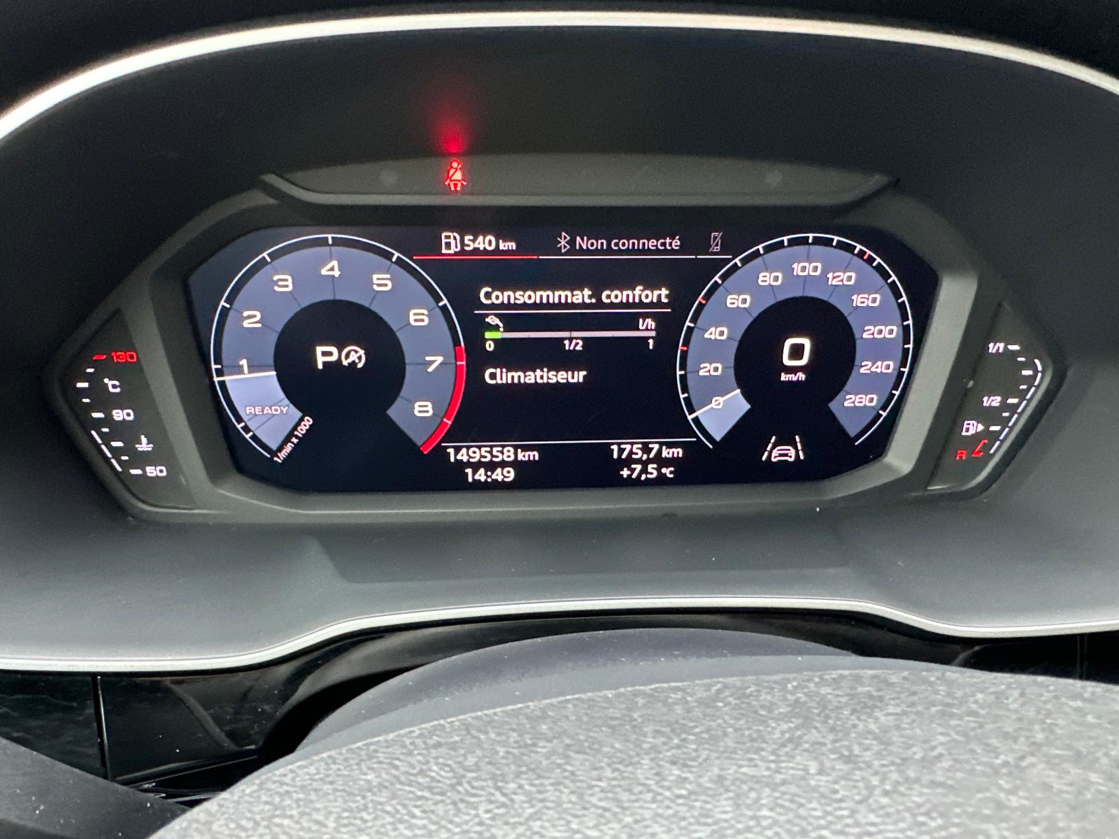 AUDI Q3 40 TFSI advanced quattro S-tronic-image-12