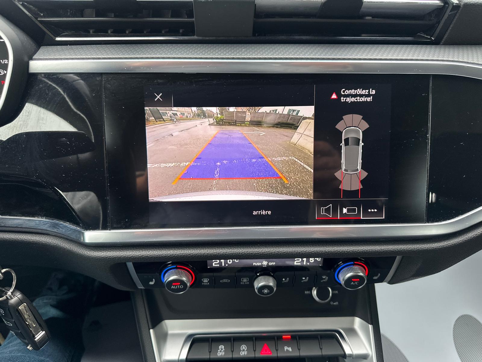 AUDI Q3 40 TFSI advanced quattro S-tronic-image-10
