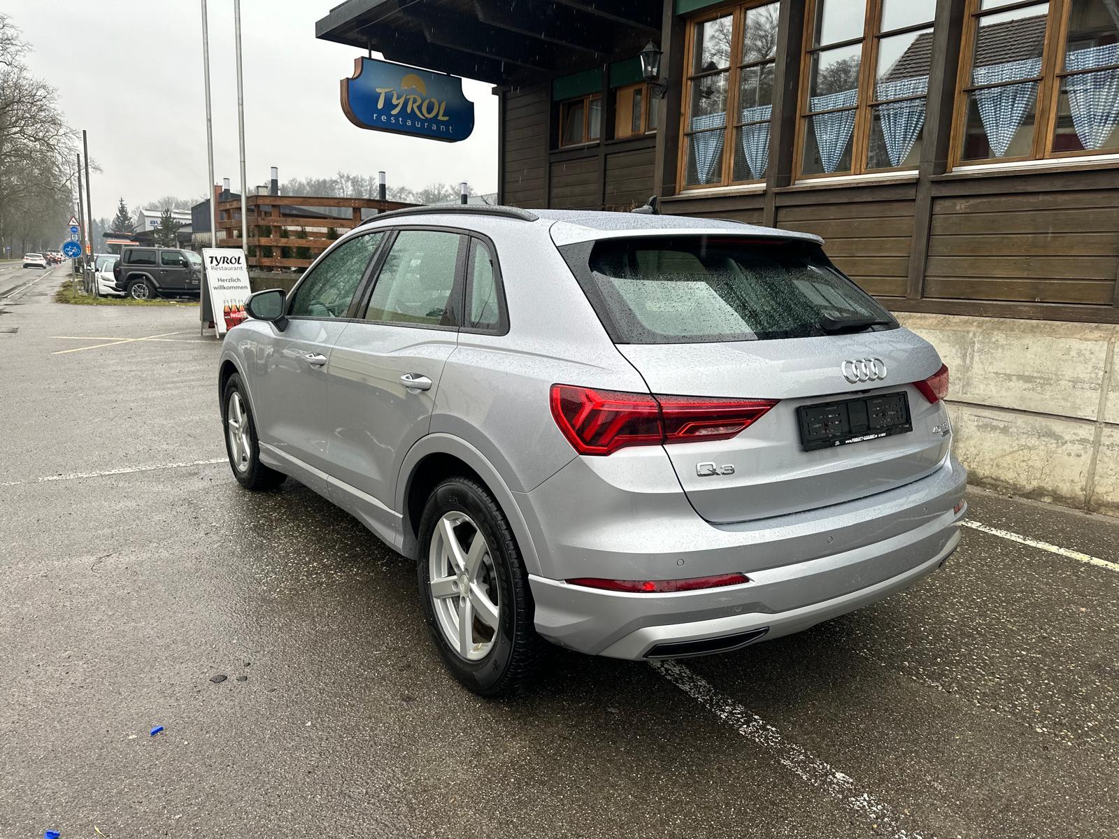AUDI Q3 40 TFSI advanced quattro S-tronic-image-2