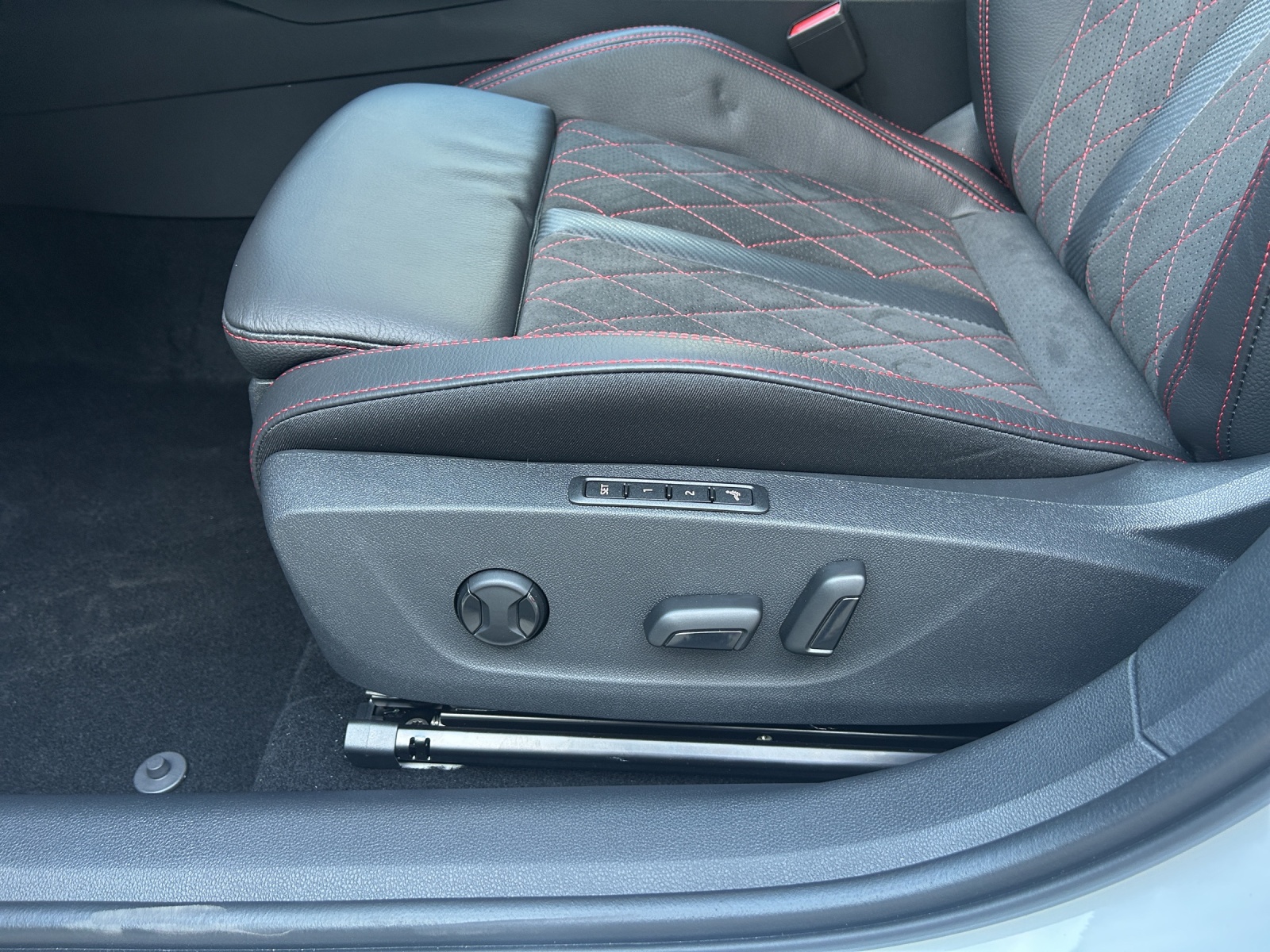 SKODA Octavia Combi 2.0 TSI DSG RS-image-11